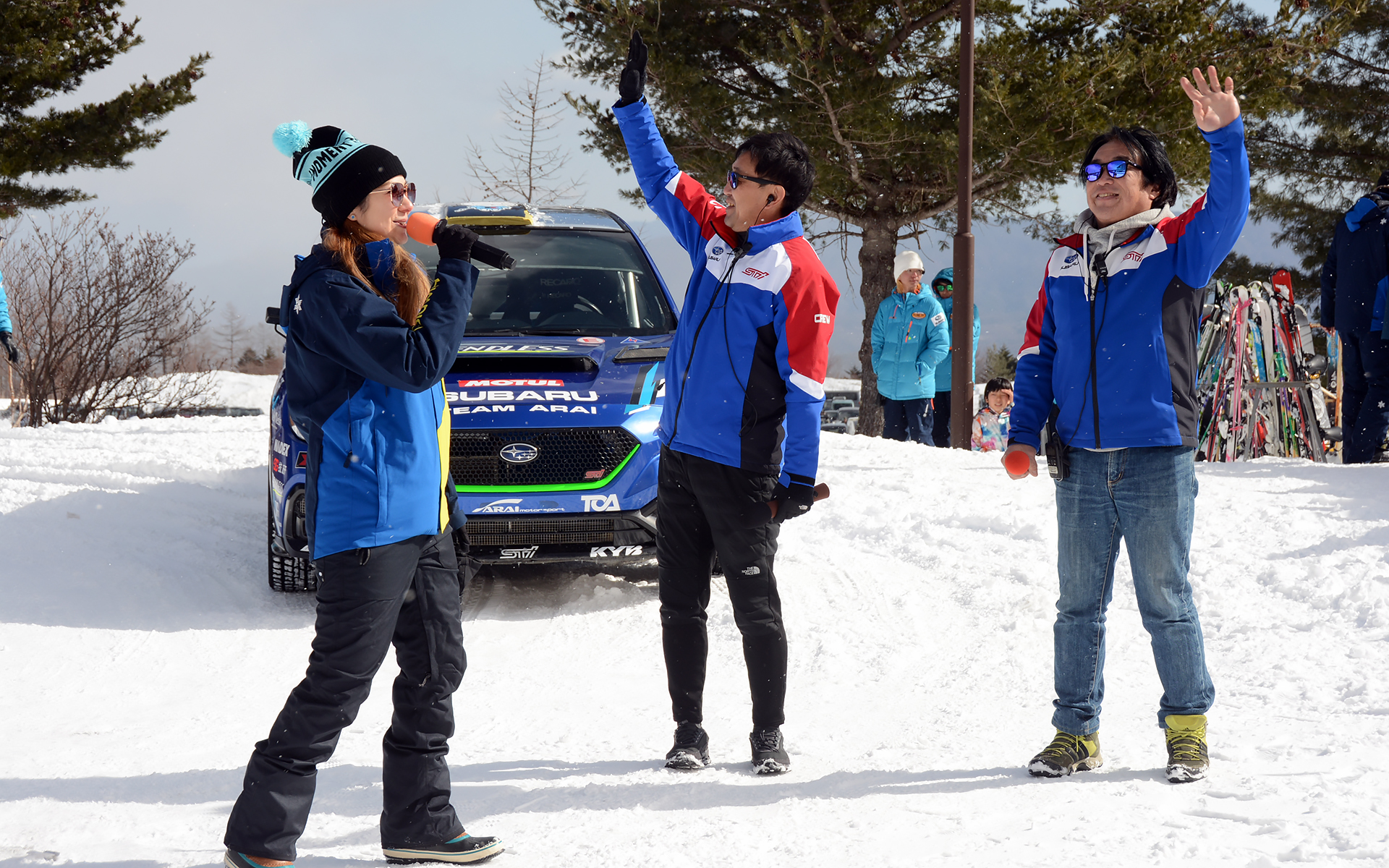 ドライバーは鎌田卓麻選手と新井敏弘選手