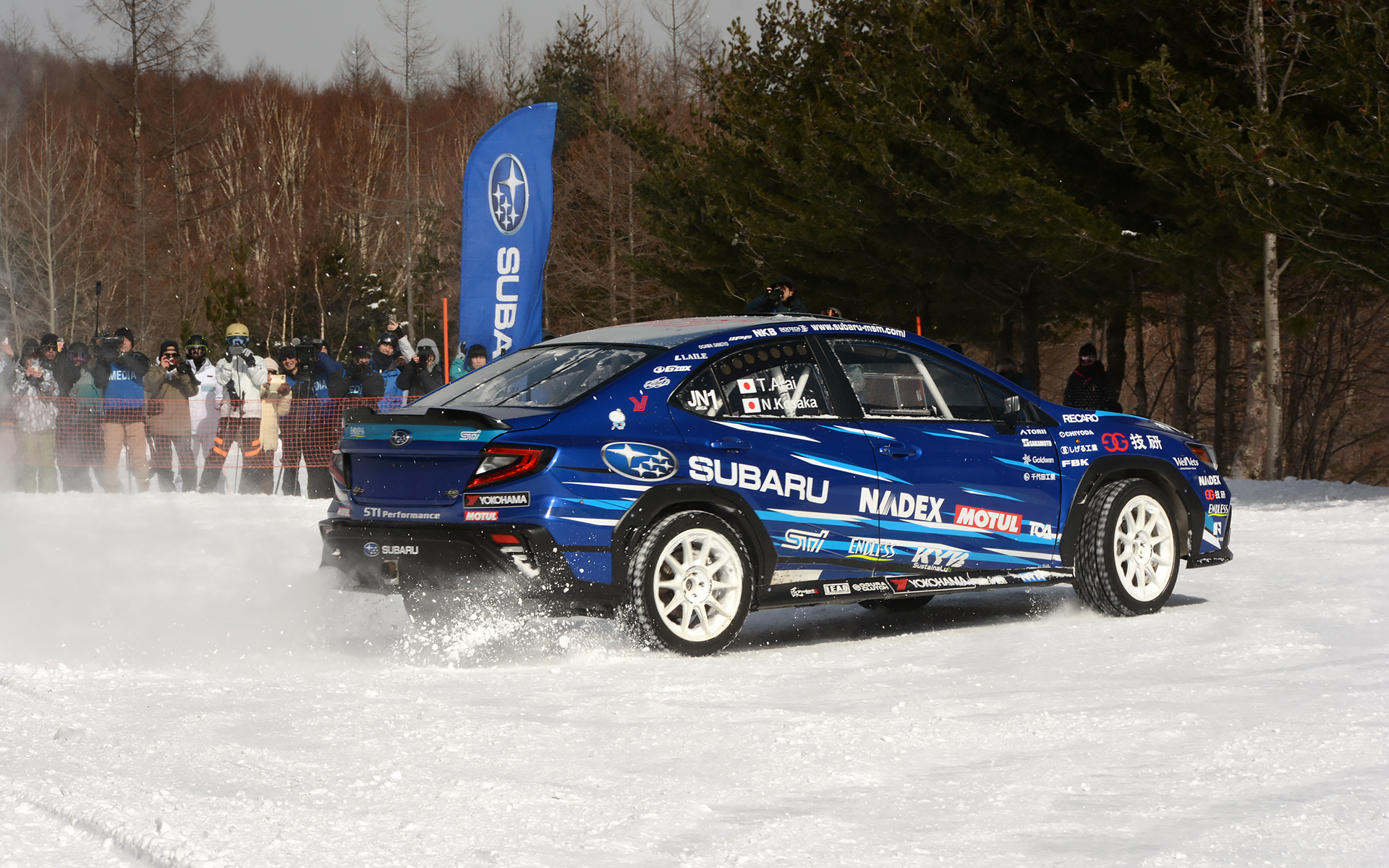 新井選手は「回れるようになるまでが大変！」と話しつつも、華麗なターンを決めていた