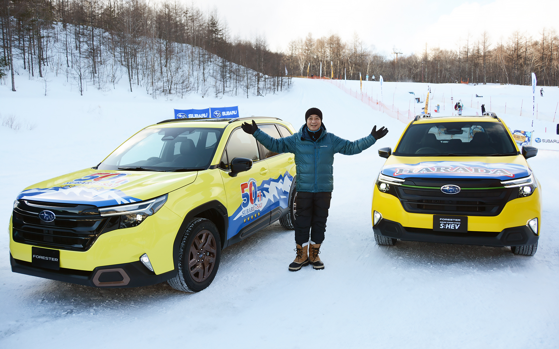 スバルと全日本スキー連盟（SAJ）の協賛50周年を記念して、原田雅彦さんと髙梨沙羅選手が監修した特製ラッピングカーも披露された