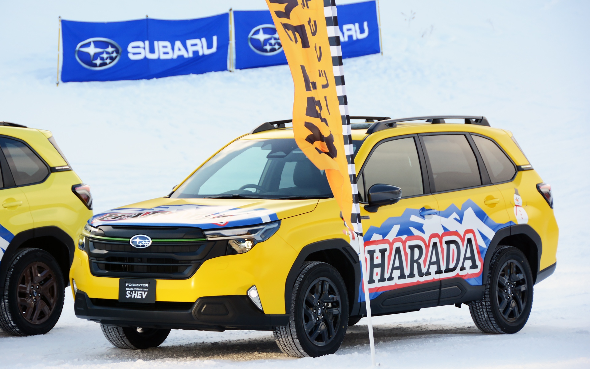 原田さんが監修した特製ラッピングカー