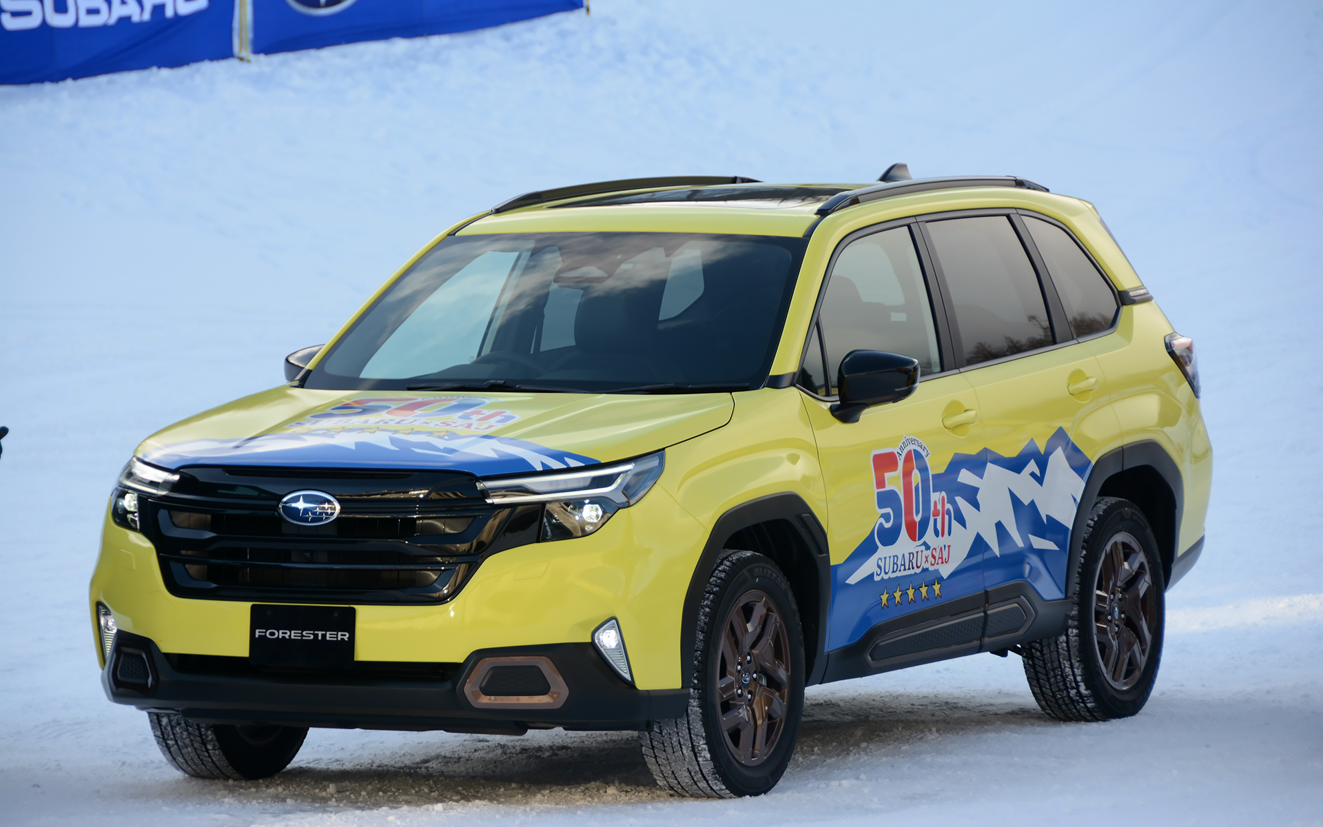 髙梨選手が監修した特製ラッピングカー