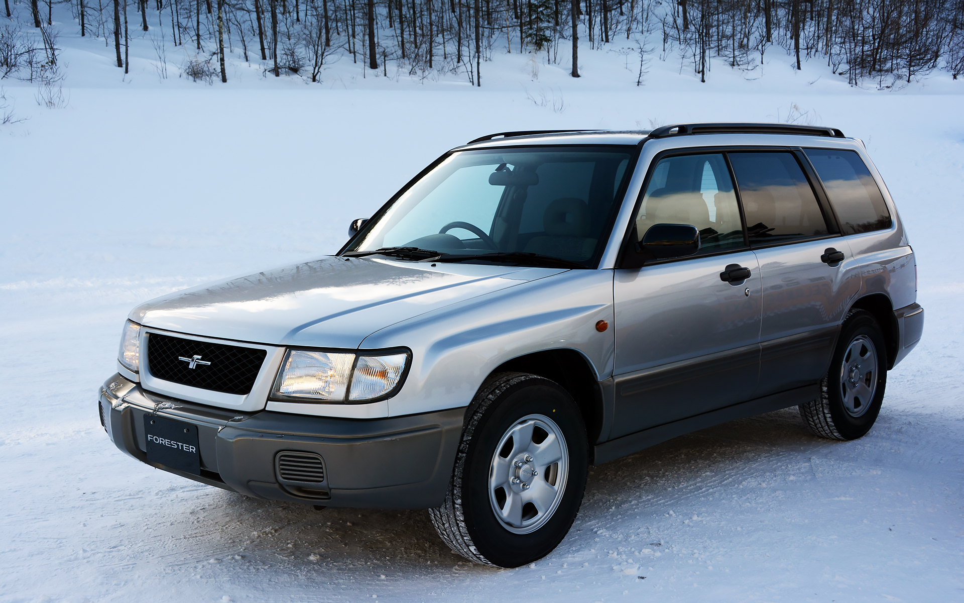 角張ったフォルムの初代フォレスター（SF型）。「懐かしい！」という声が上がった