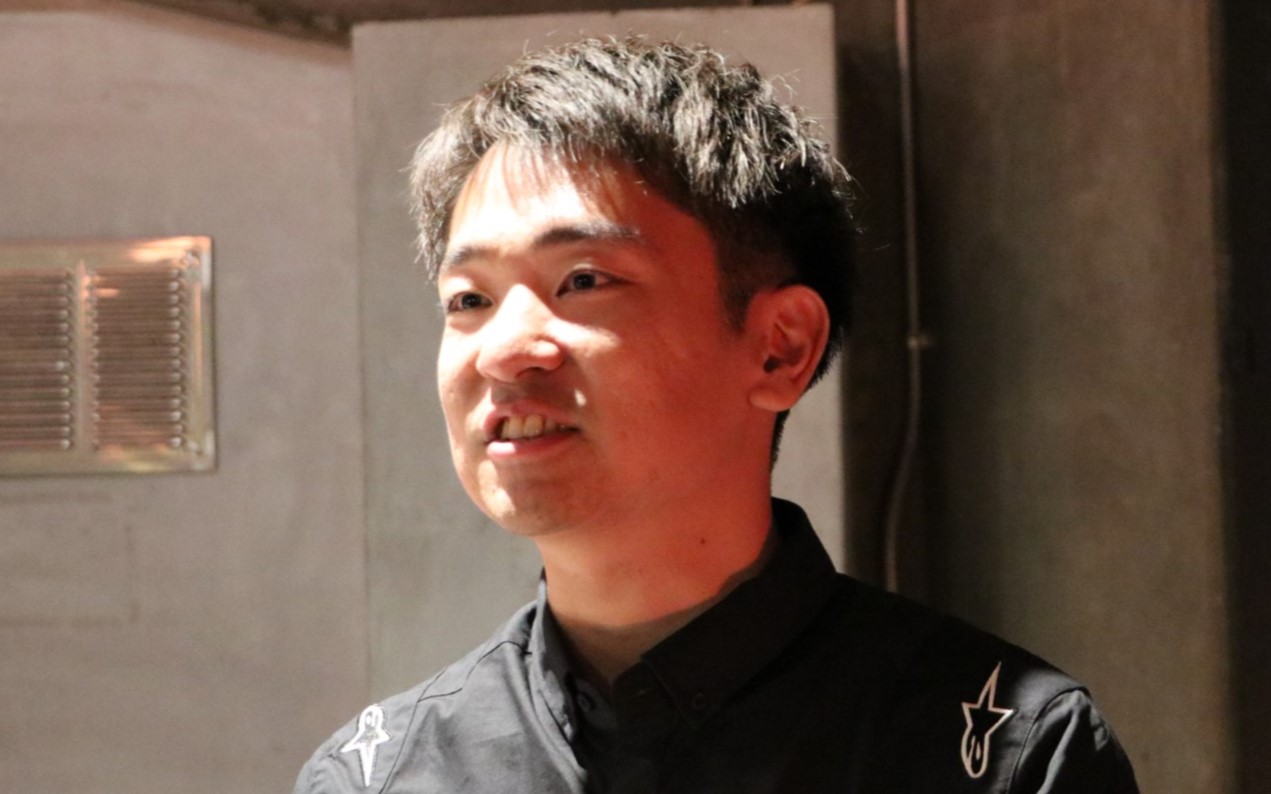 コ・ドライバーの山下秀選手は、普段はスバルの社員でバッテリの開発に携わっている