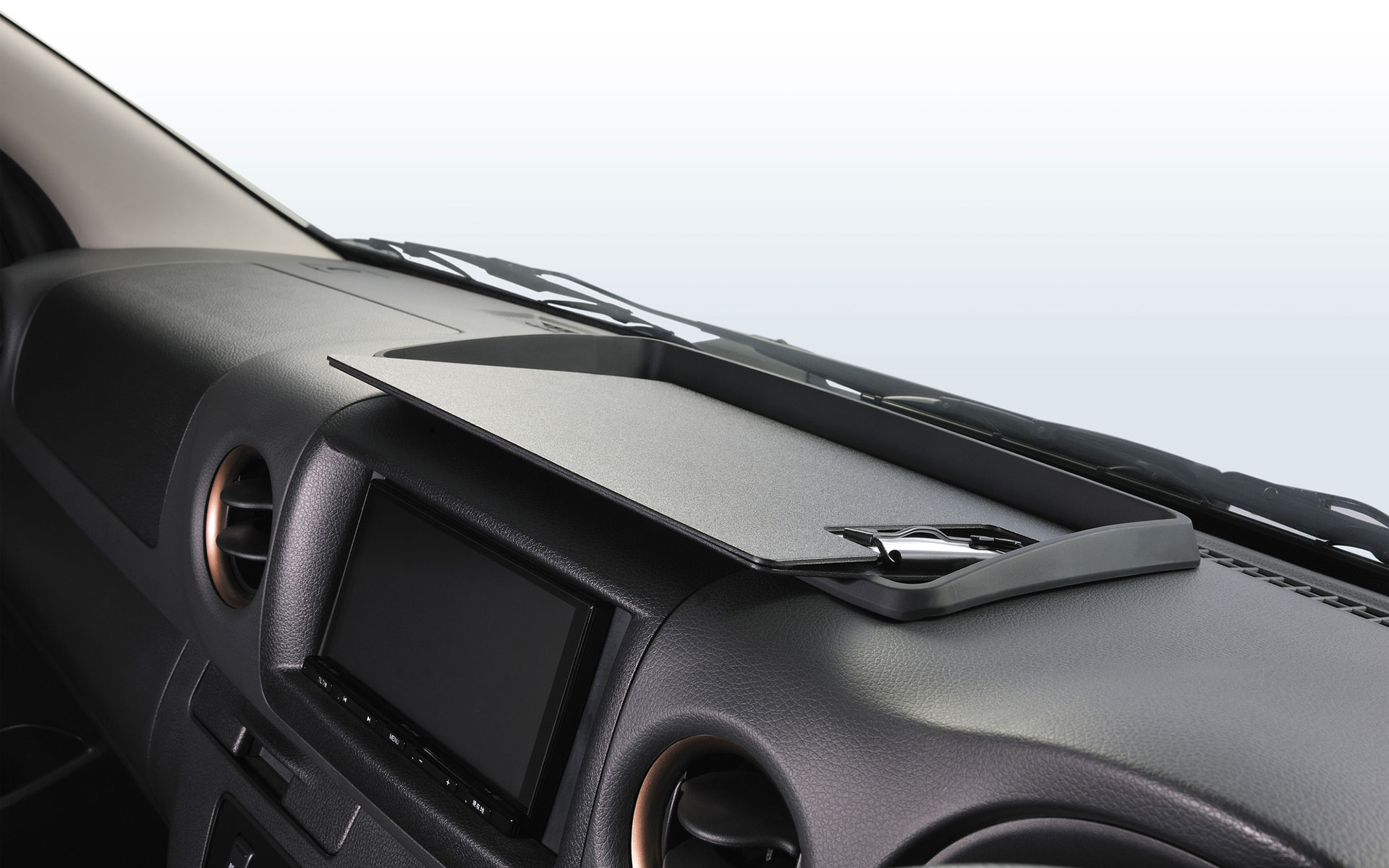 ダッシュボード上の凹みにピッタリフィット