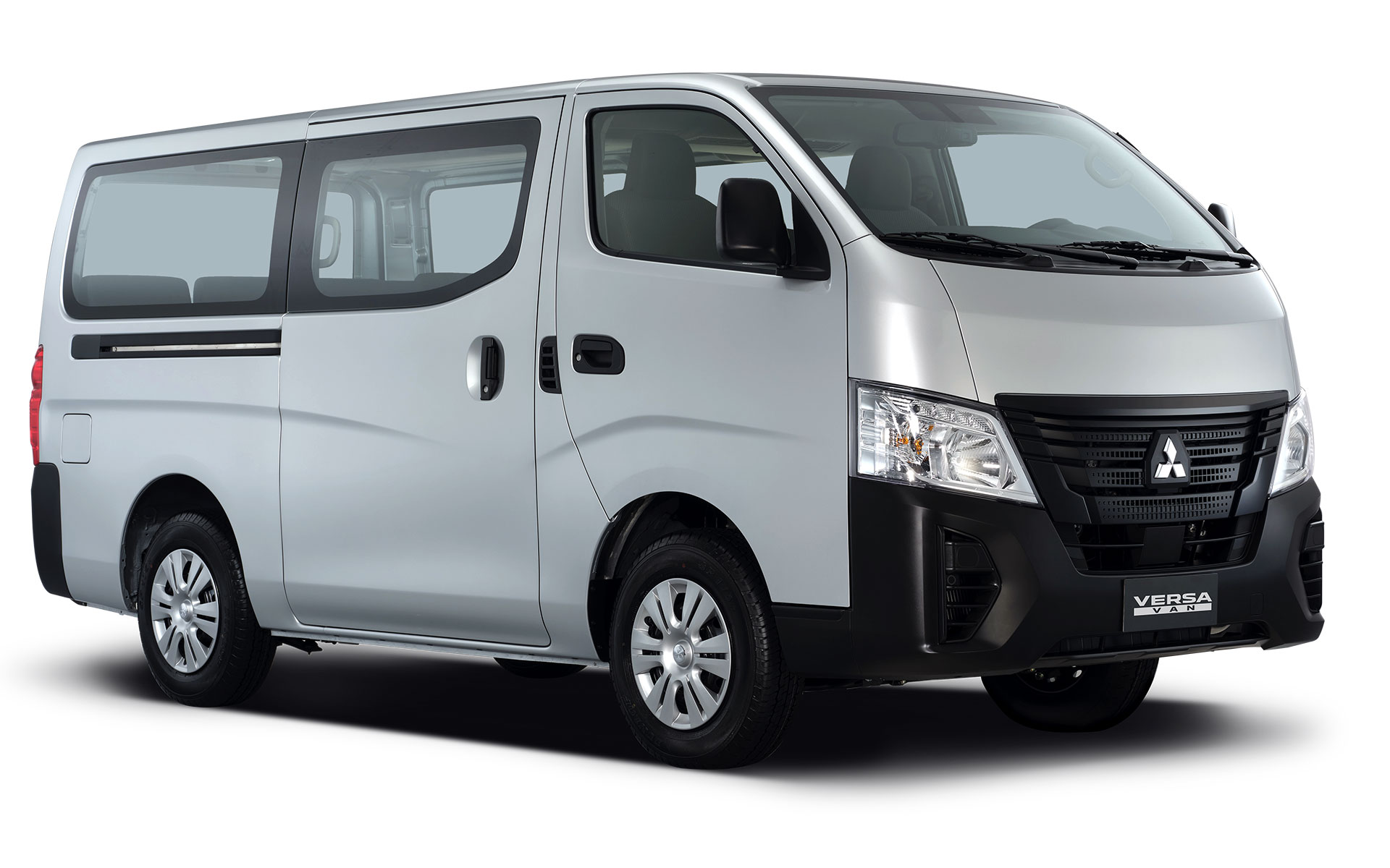 5列シート・最大15人乗りで人員輸送に適したゆとりある室内空間を実現