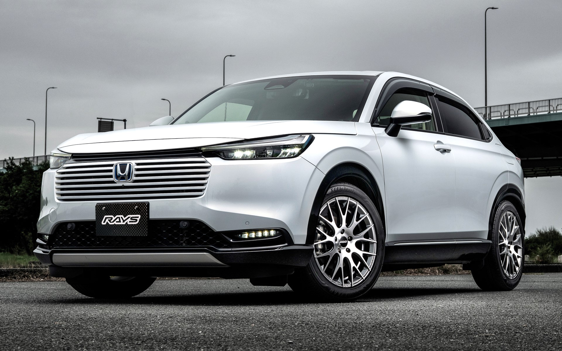 ホムラ「2×9R」×ホンダ「ヴェゼル」装着イメージ