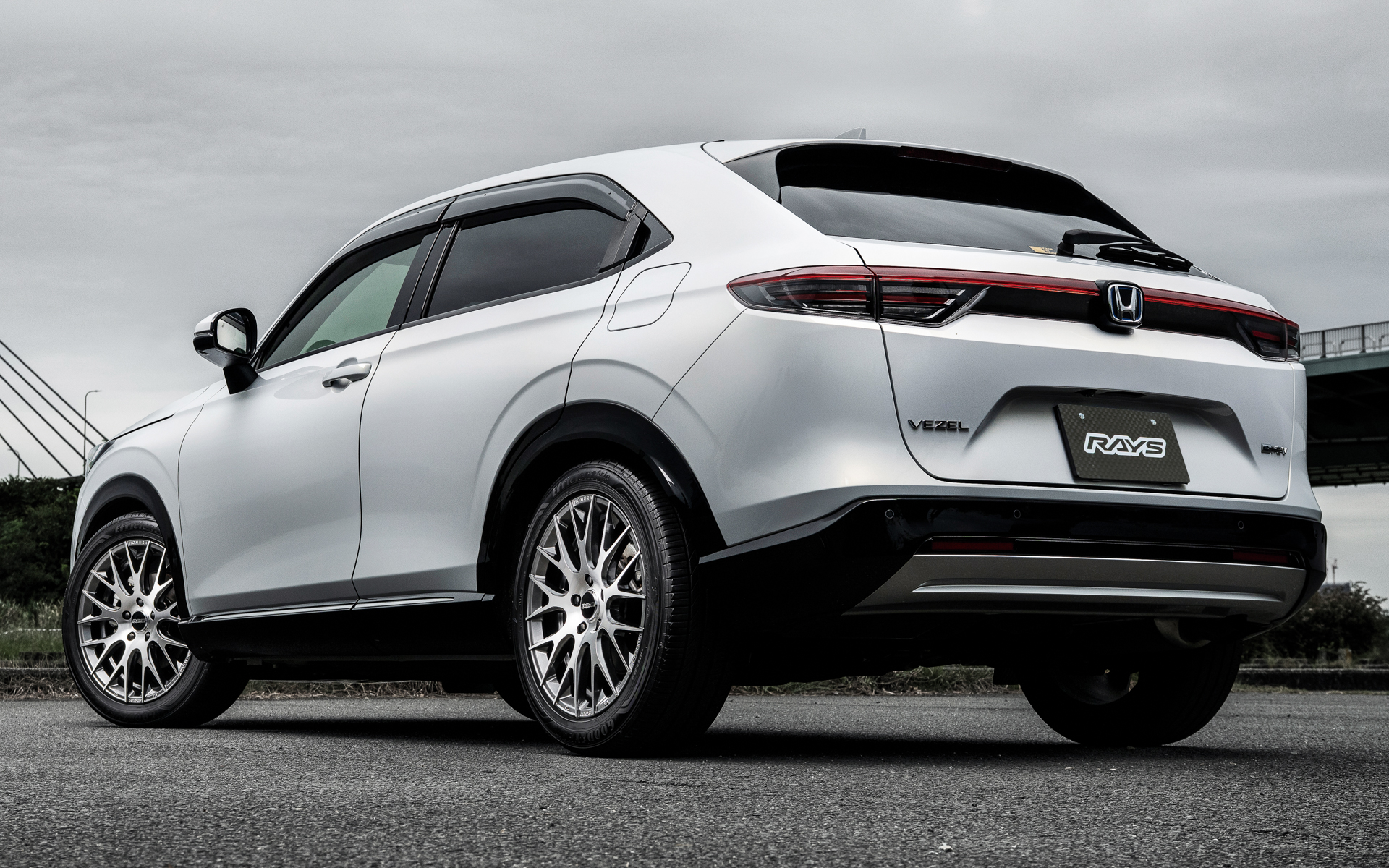 ホムラ「2×9R」×ホンダ「ヴェゼル」装着イメージ