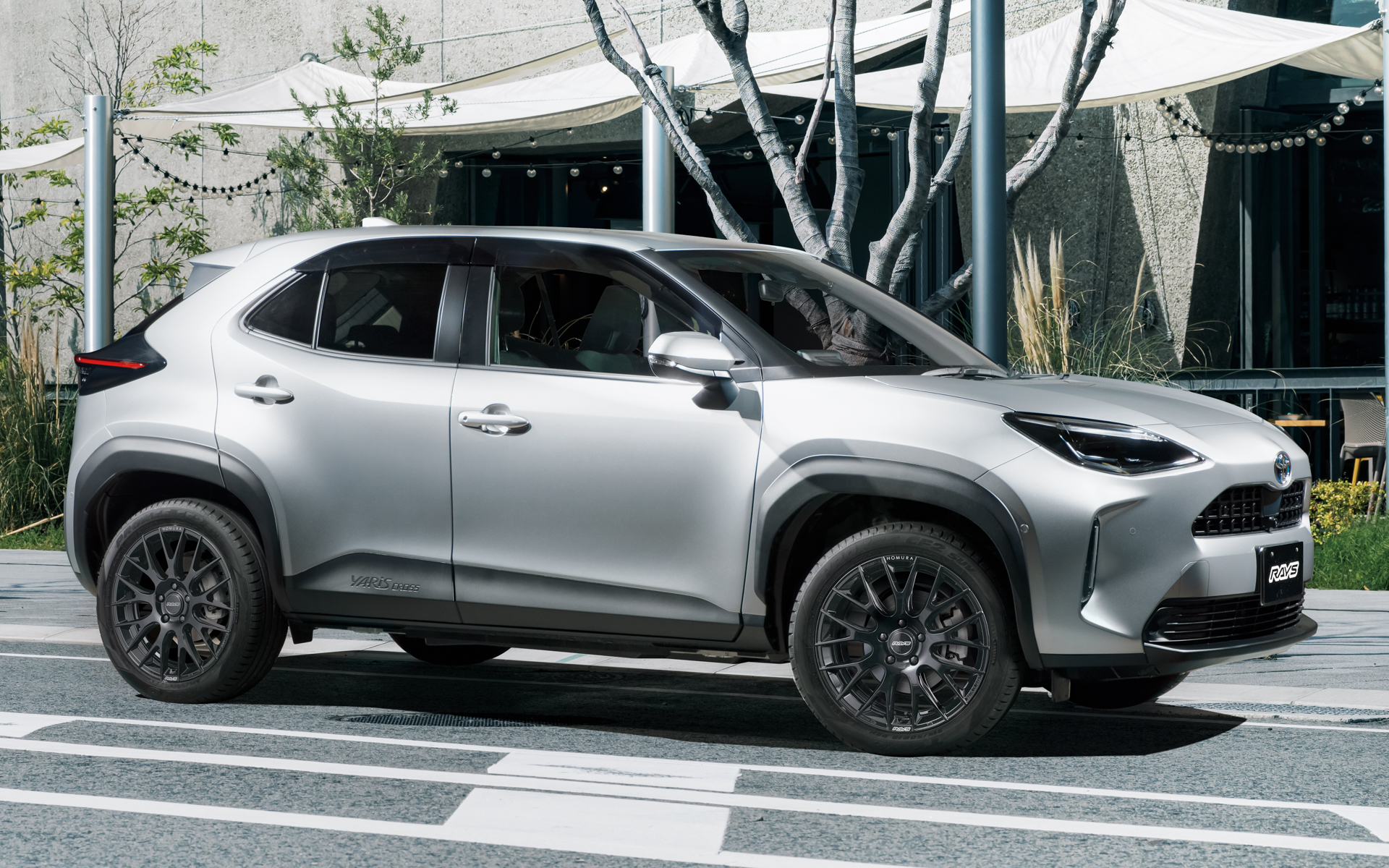 ホムラ「2×9R」×トヨタ「ヤリスクロス」装着イメージ