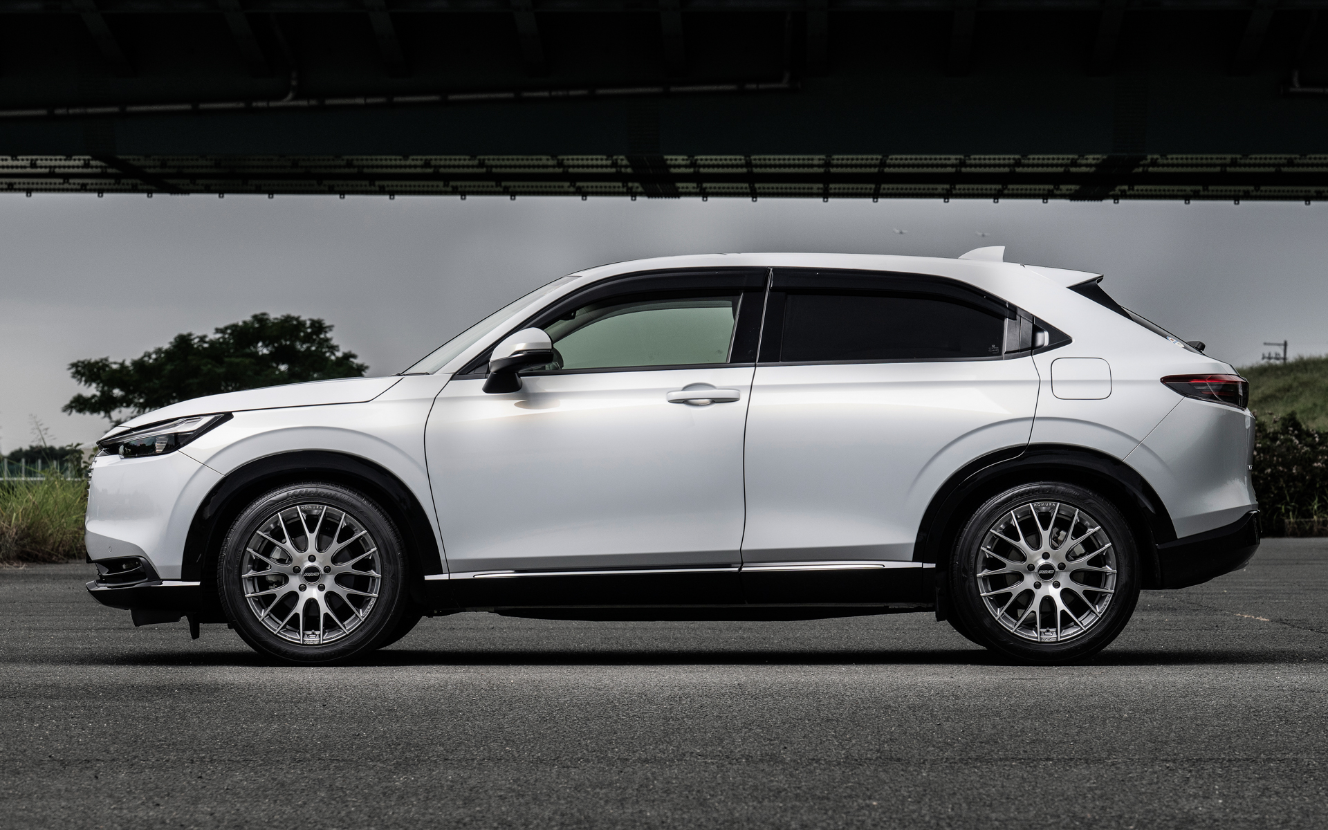 ホムラ「2×9R」×ホンダ「ヴェゼル」装着イメージ