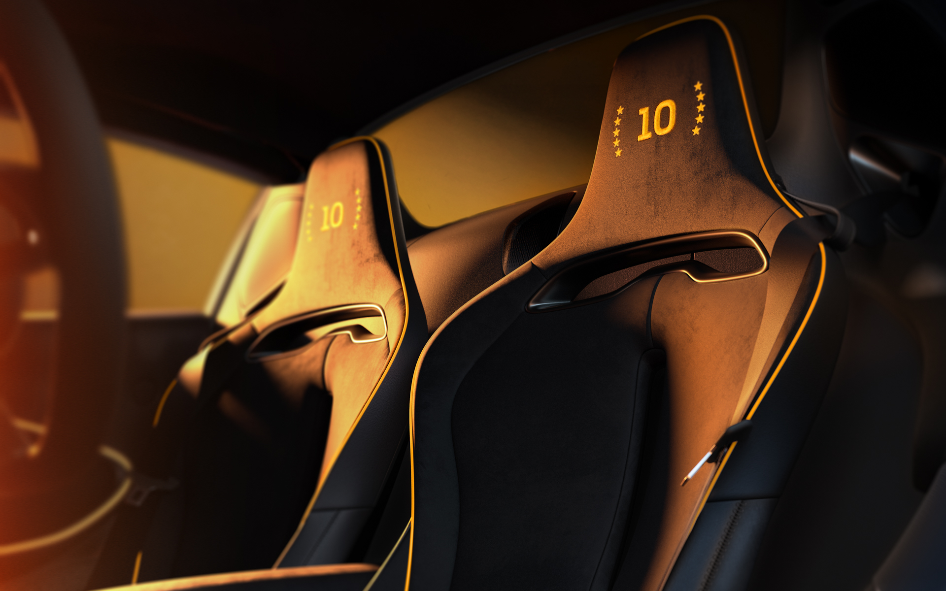 ヘッドレストにはオレンジ色で“10”の刺繍が入る