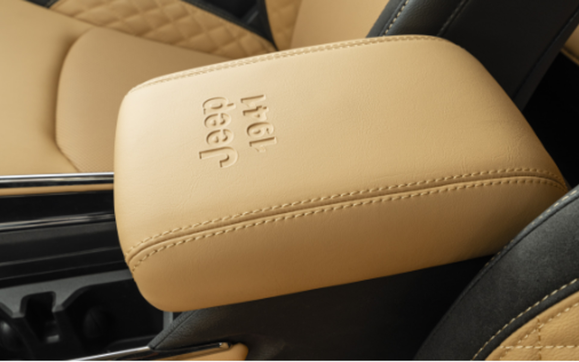 写真はすべてコマンダー トラックエディション