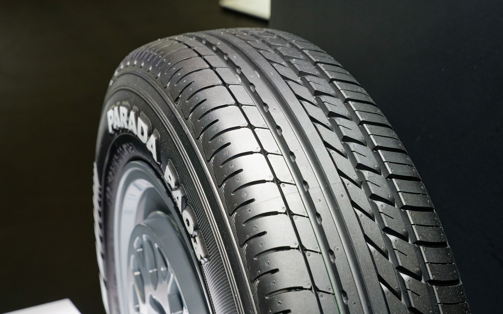 今春発売予定の小型トラック・バン用ドレスアップタイヤ「PARADA PA03」