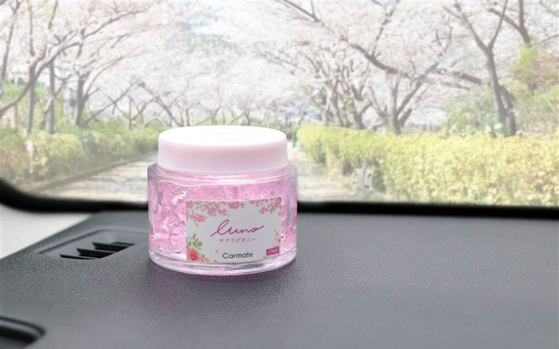 設置はエアバックの作動に影響しない場所限定