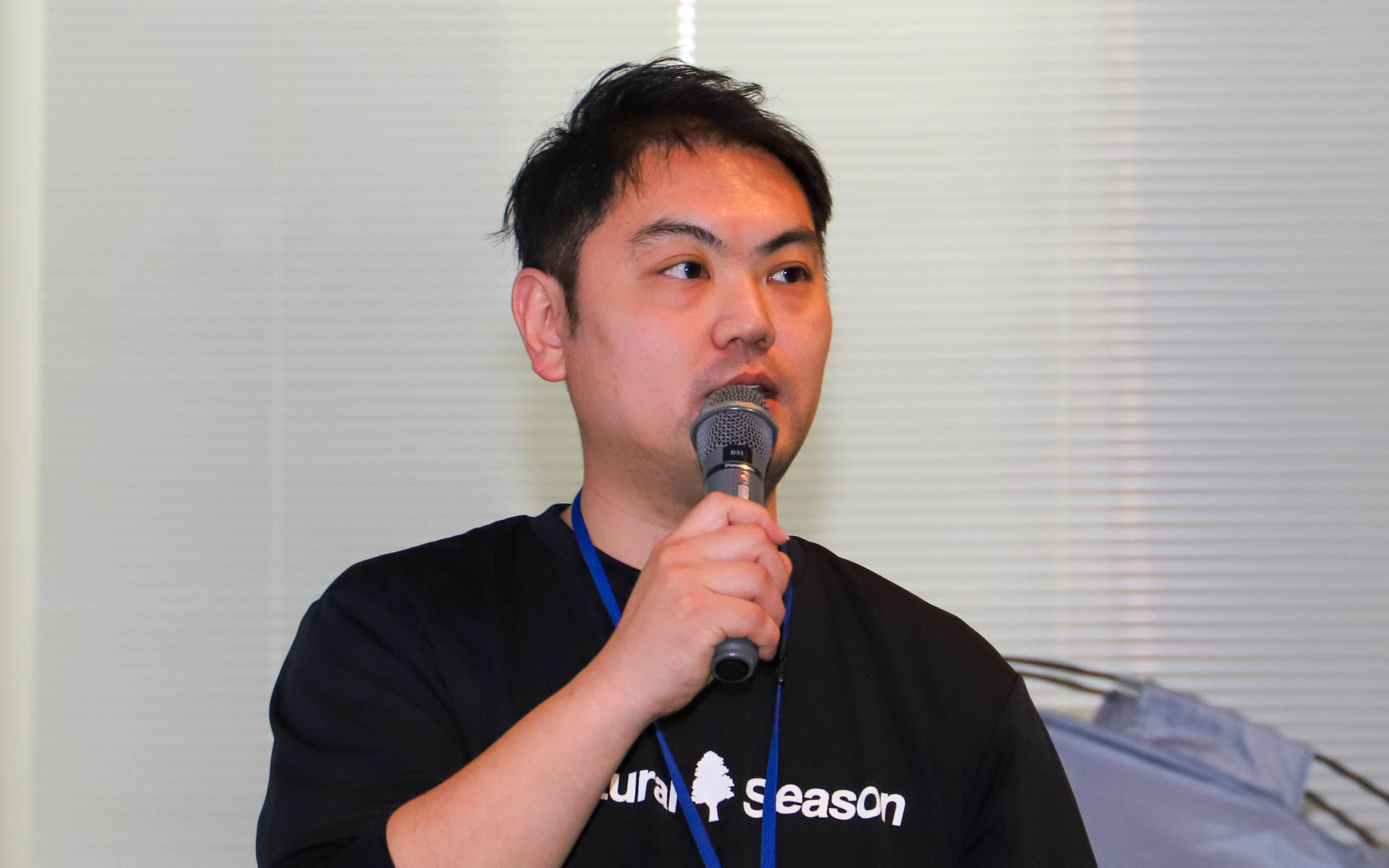 「ナチュラルシーズン」について紹介した株式会社コメリ 日用品・家電・カー・レジャー用品商品群 アウトドア用品担当 リーダーマーチャント 大野達也氏