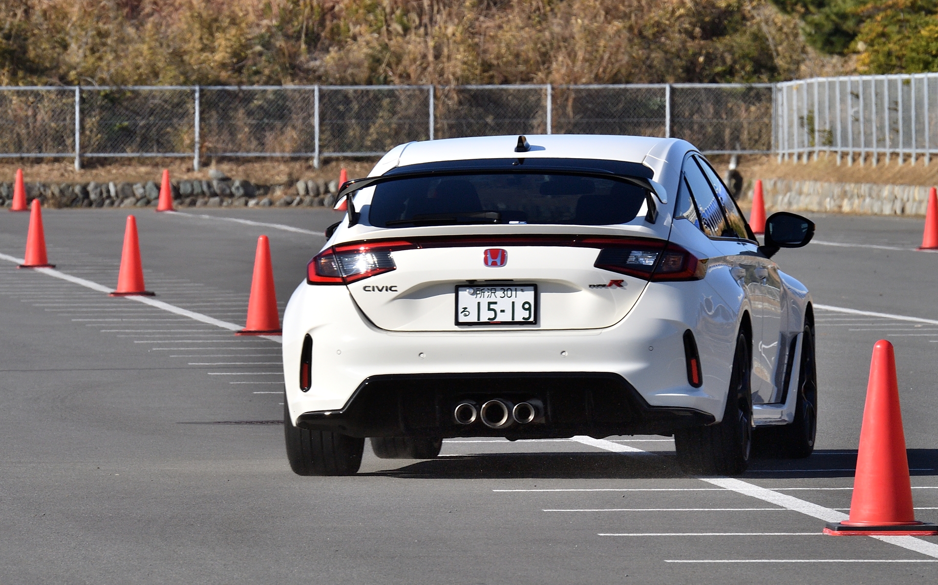 ノーマルスポイラーでもちゃんと効果は感じられるが……