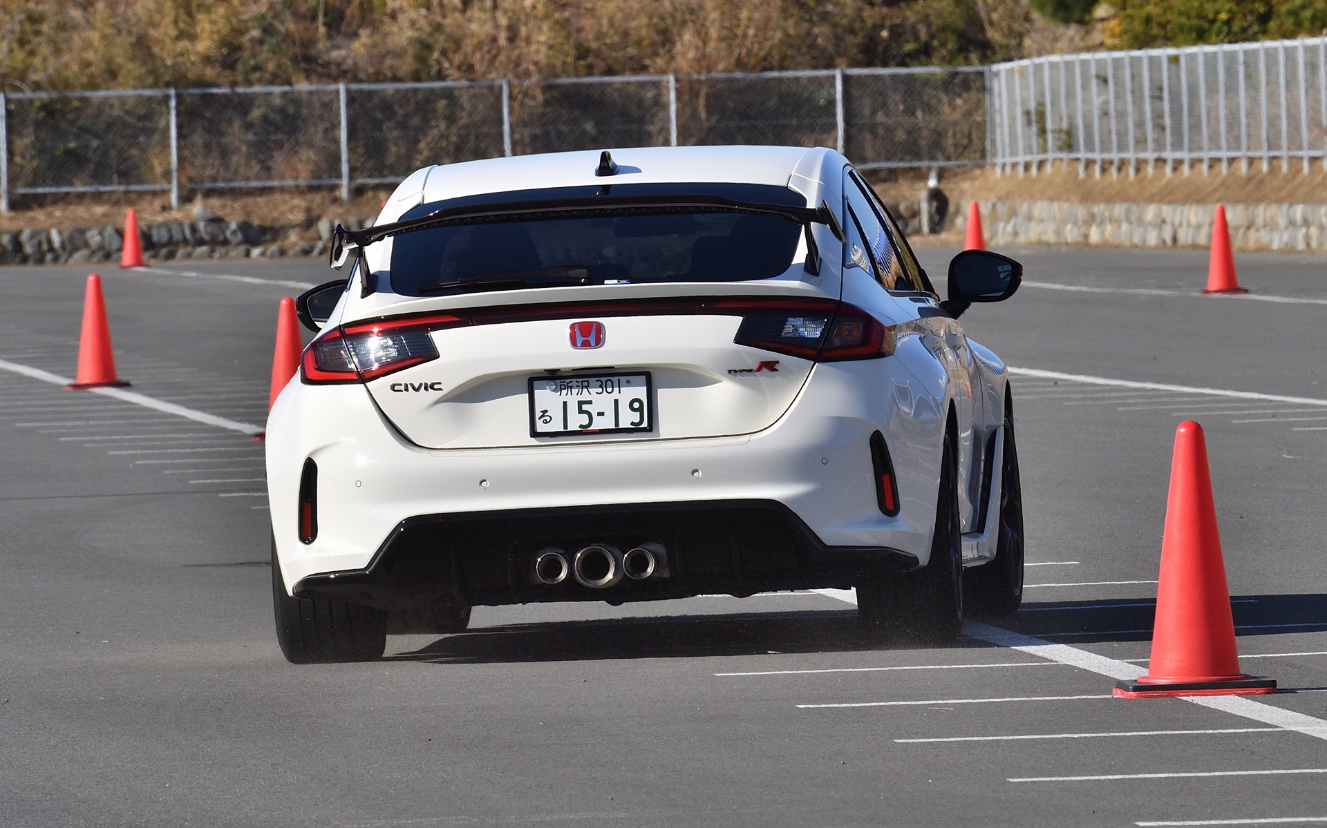 ホンダアクセスの「テールゲートスポイラー」は、より大きなダウンフォースを生み出している