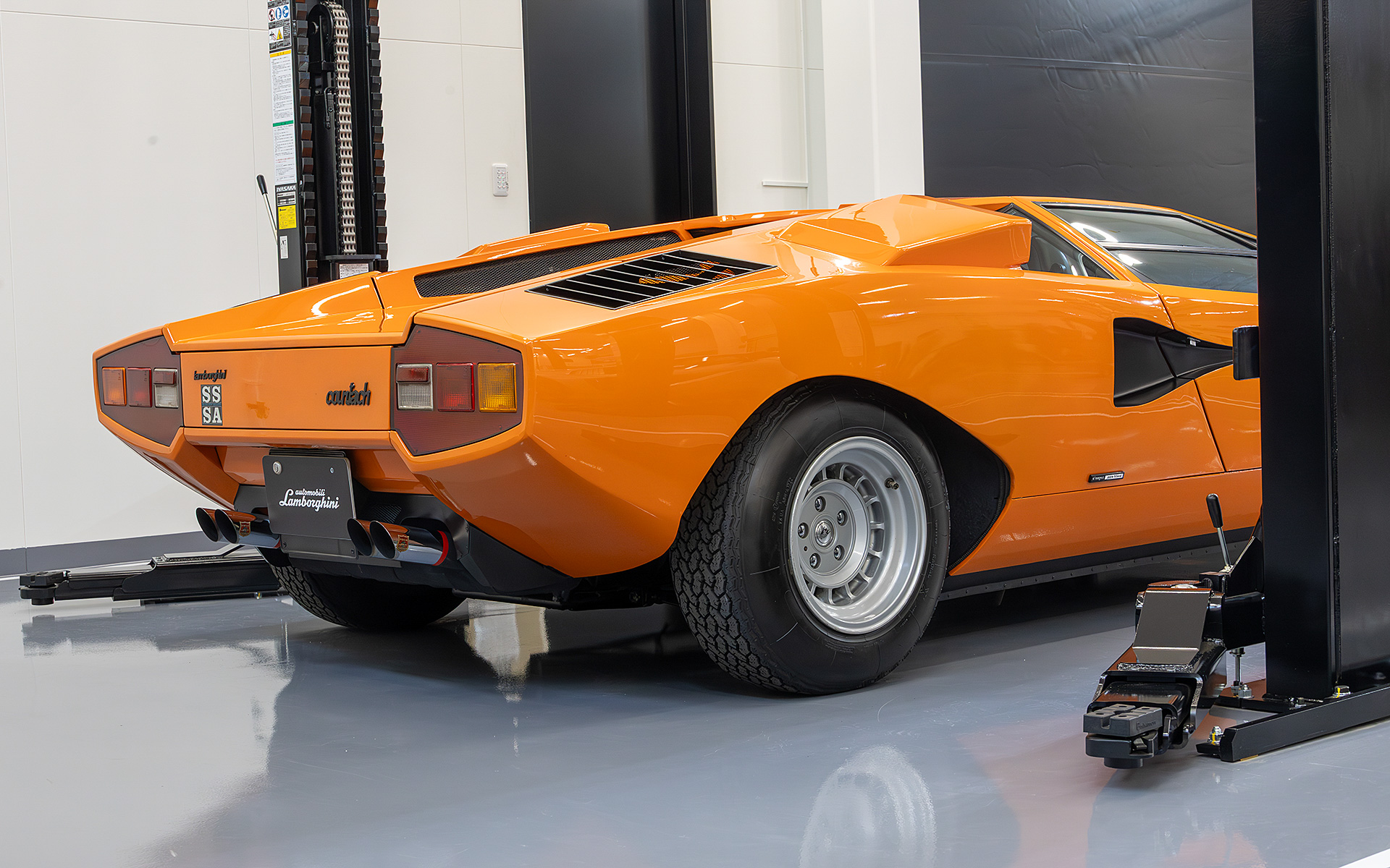 LP400のリアタイヤ