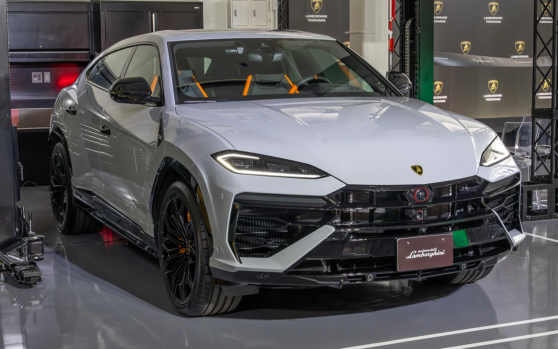 ランボルギーニ ウルスSE