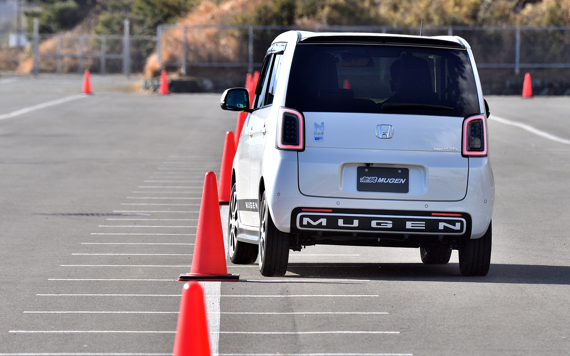 フラットな走りと素直なハンドリングマシンに仕上がっていた