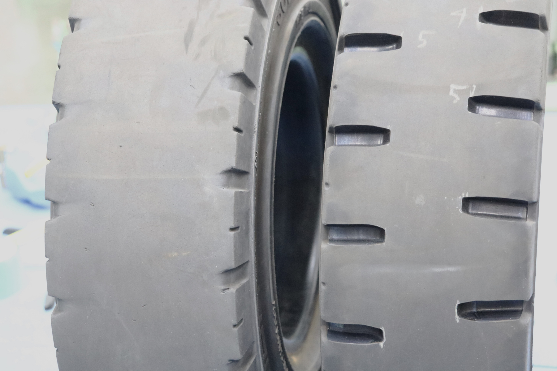 SOLIDEAL RES550 MAGNUM SERIESのリグルーブ前（左）、リグルーブ後（右）