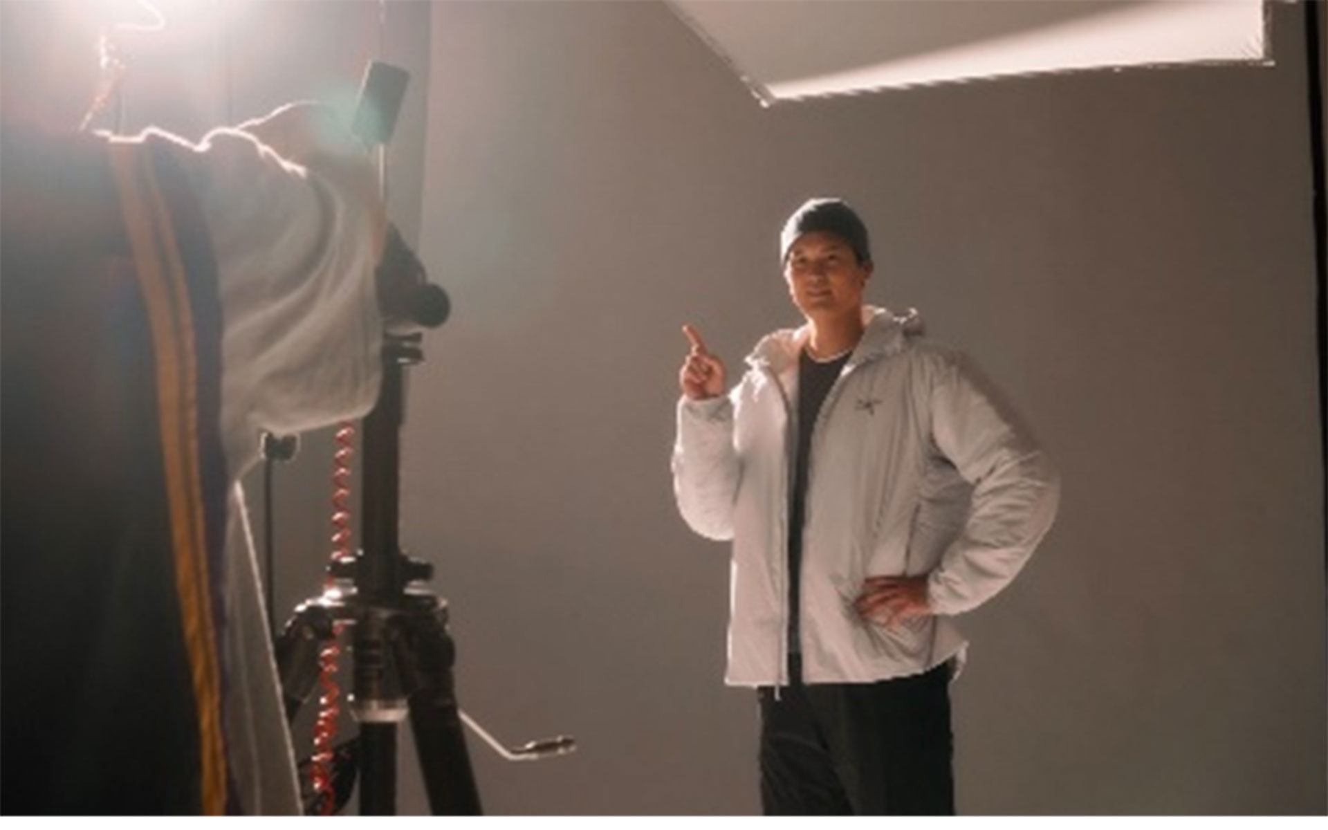 冬服で撮影する大谷選手