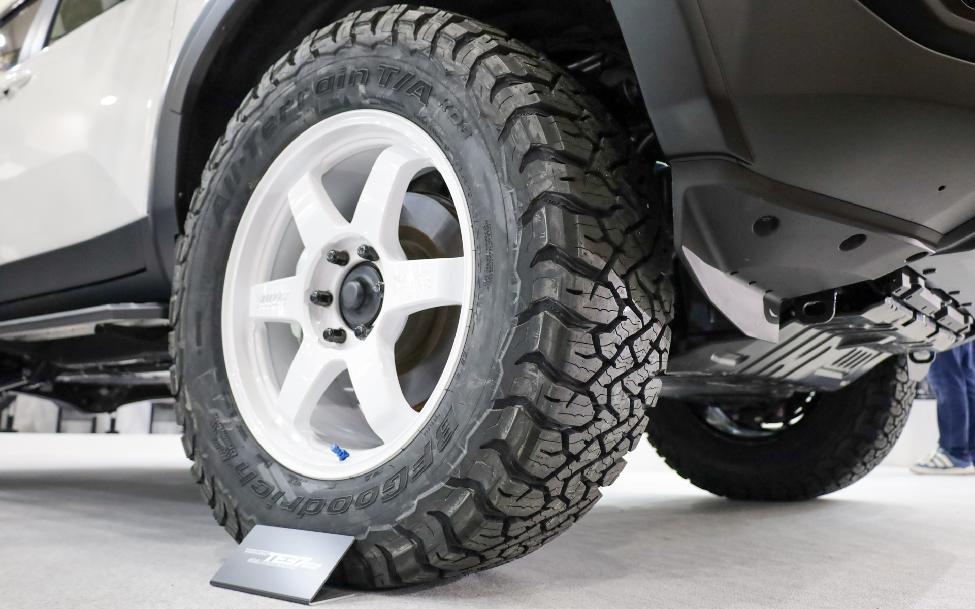 「TE37」30周年記念モデルのランドクルーザー250への装着例