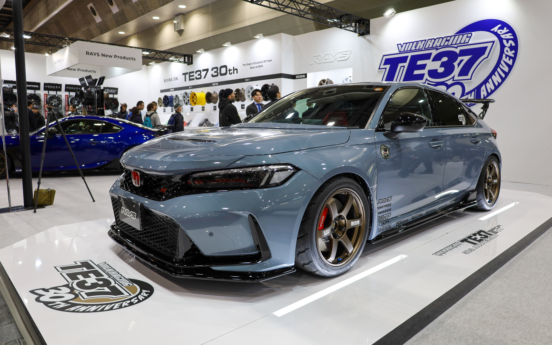 「TE37」30周年を記念したレイズブース