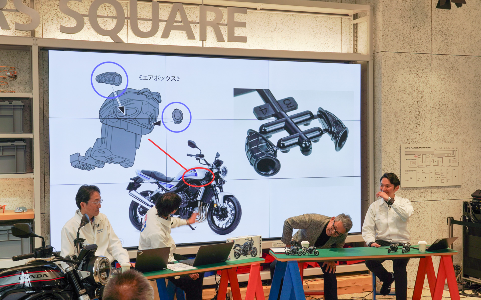 エアボックスのダクトを一体で成型。見えにくい部分まで作りこんでいる