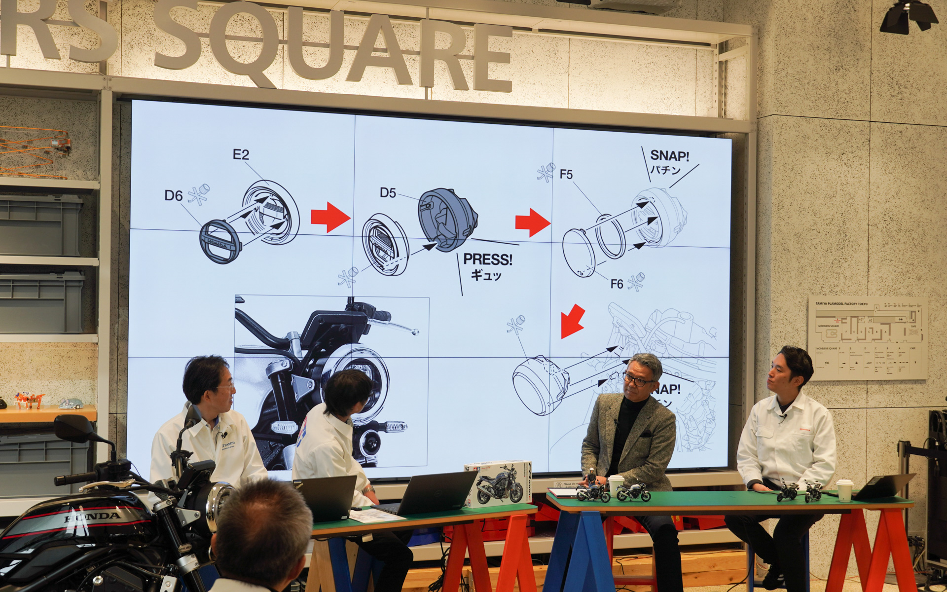 ヘッドライトははめ込み構造で非常に精度が要求される。宮城氏が接着剤だとべたべたになって指紋が付くと指摘すると、これには会場からもうなずく様子が見られた。