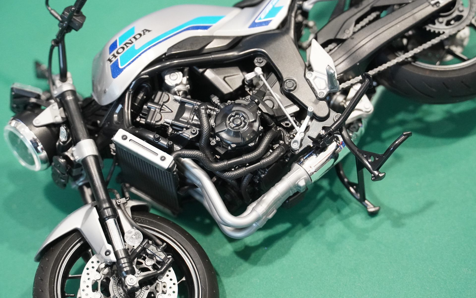 プラモデルのエンジン部分