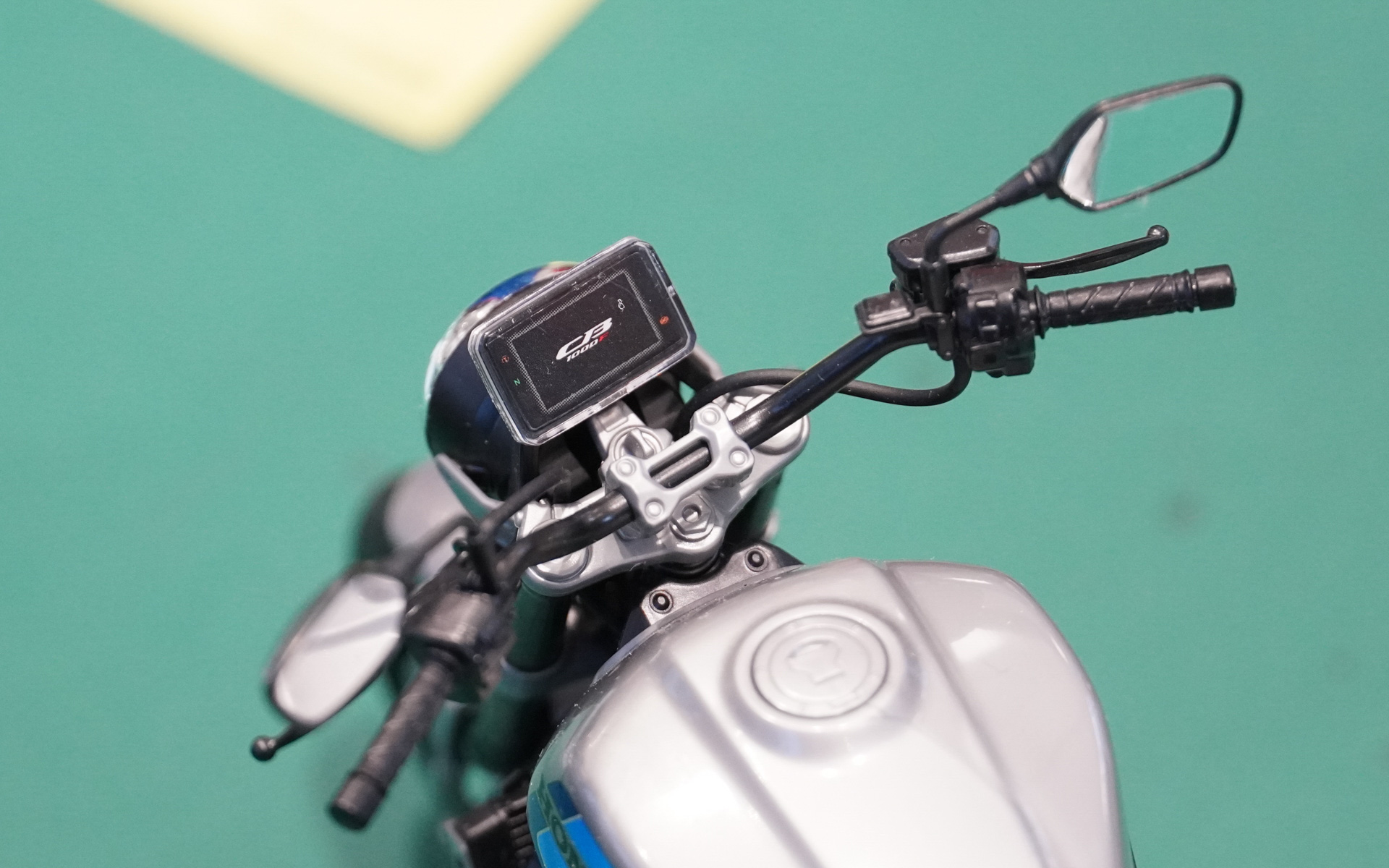 プラモデルのメーターパネル