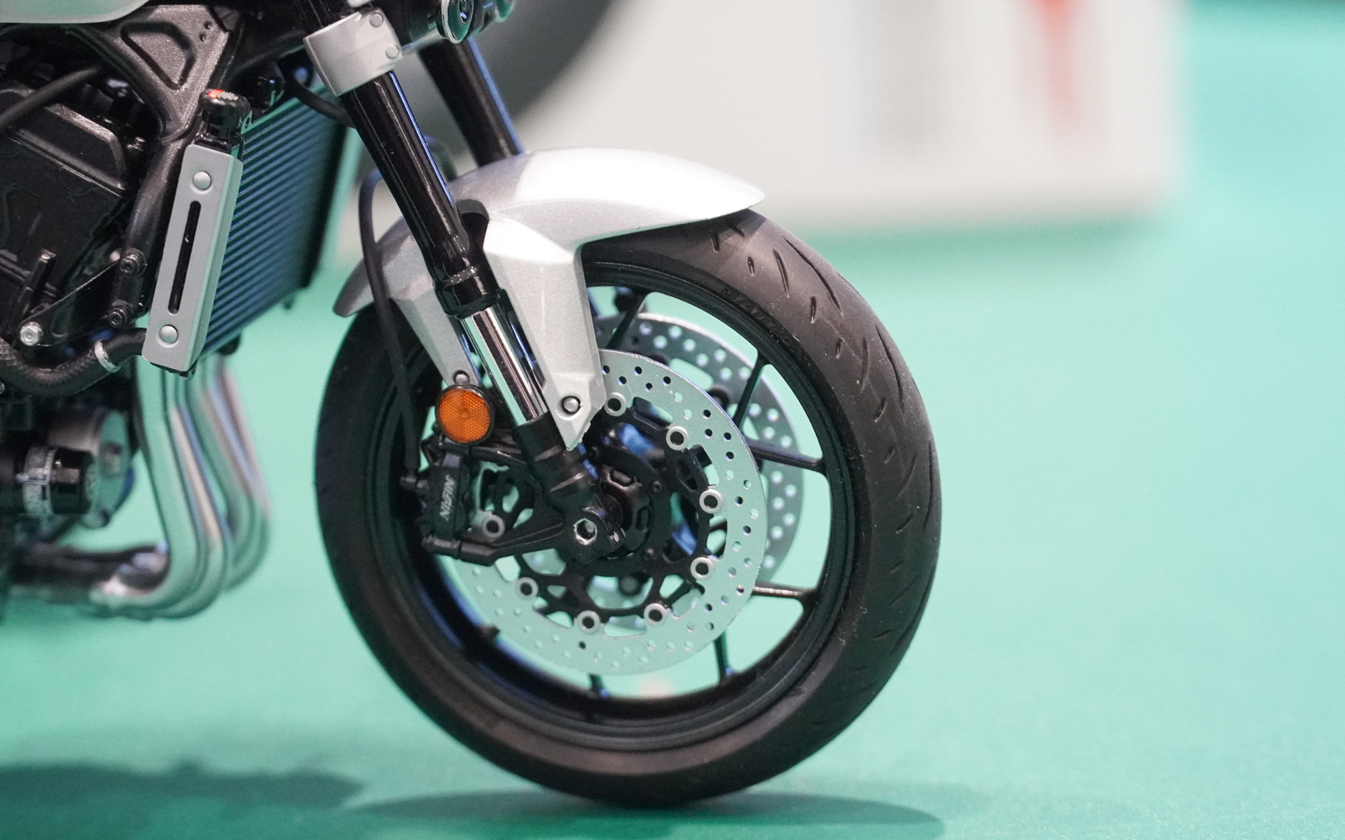 プラモデルのフロントブレーキ