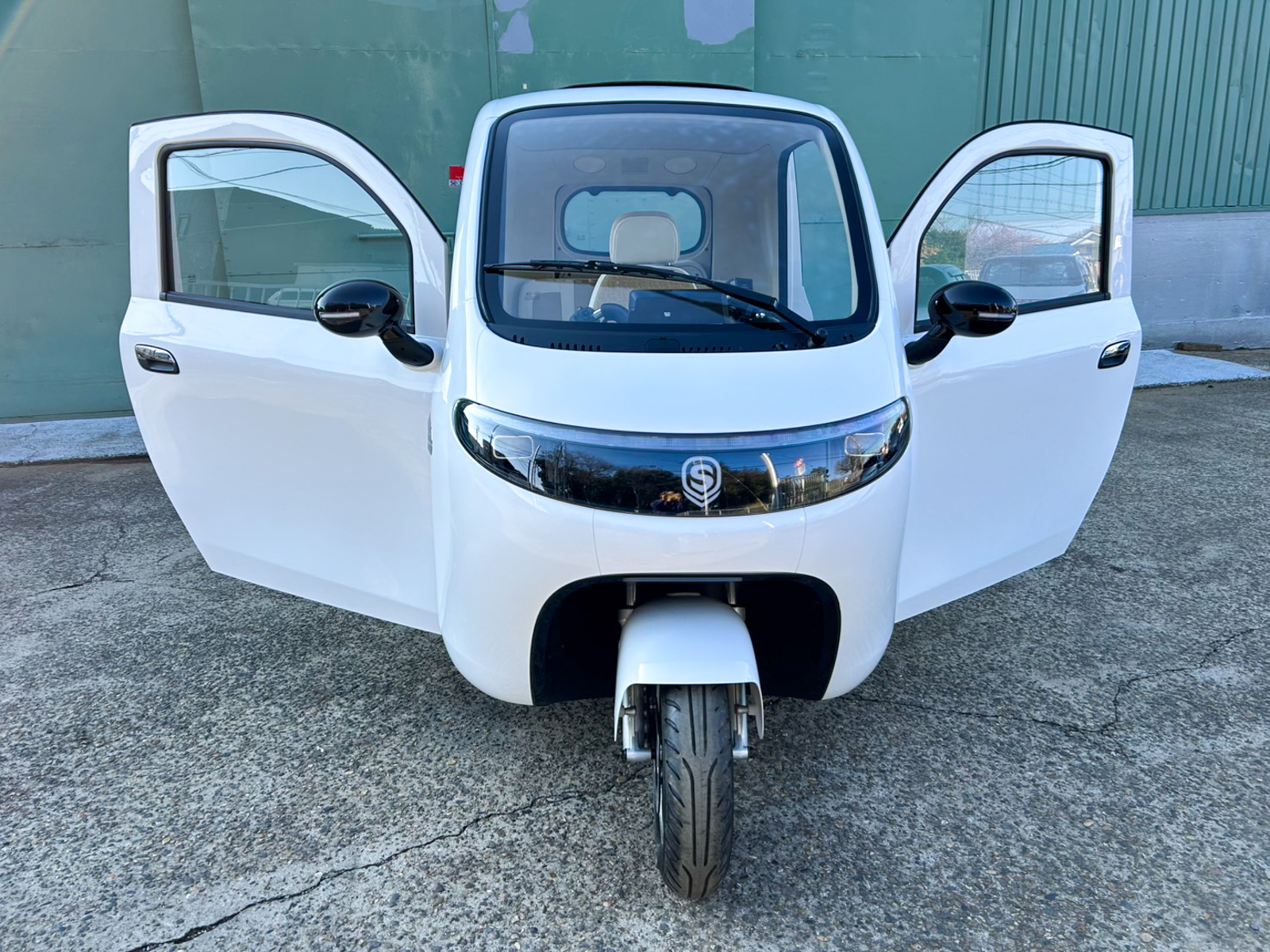 VF-Sのボディサイズは2470×1235×1625mm（全長×全幅×全高）、ホイールベースは1750mm。車重は330kg（バッテリ含まず）