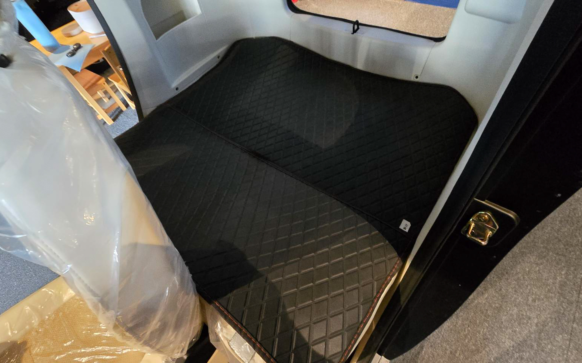 後部座席はフルフラットにでき、210kgまで荷物を積載可能