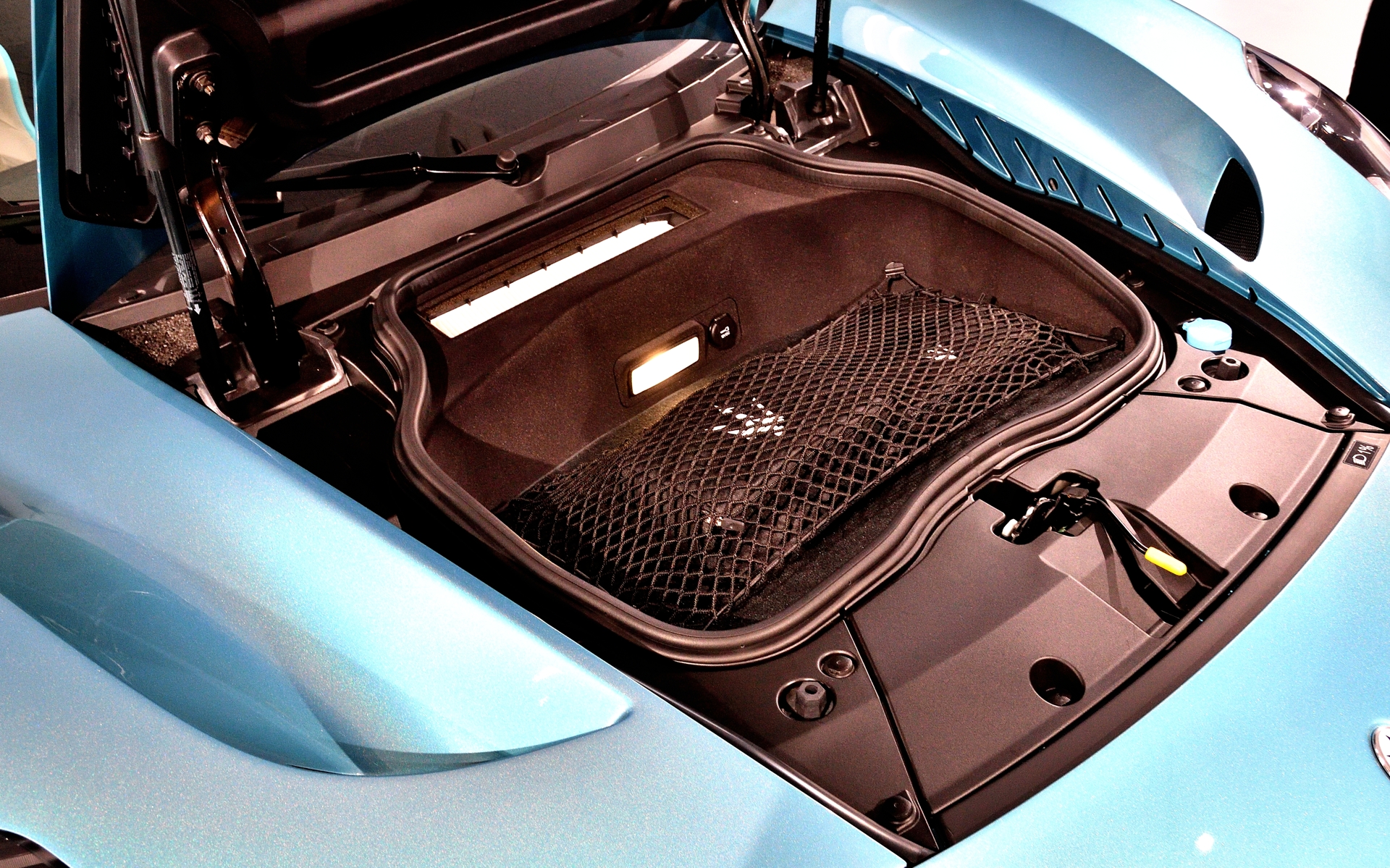 	フランク（フロント＋トランク）も完備