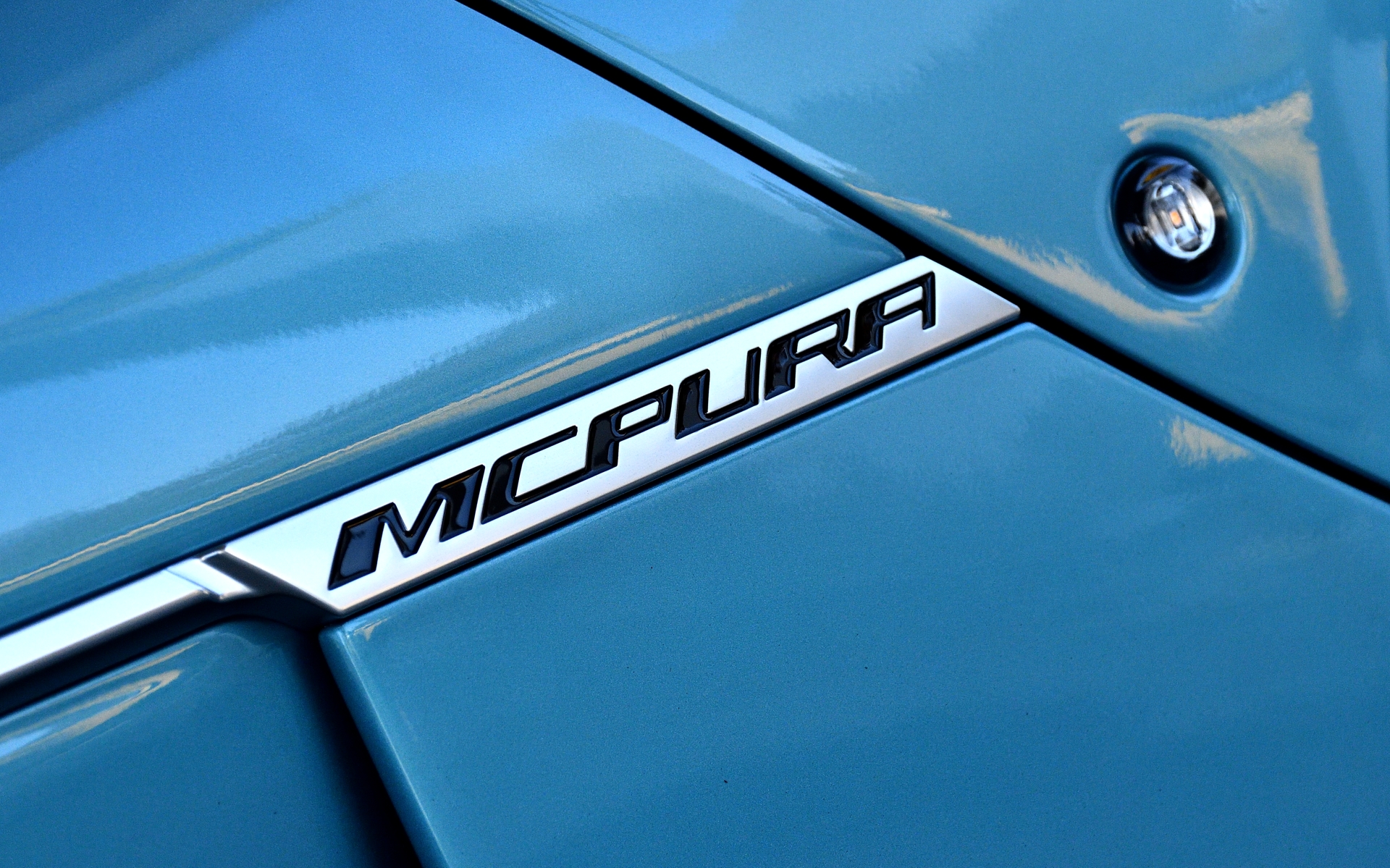 フェンダーには「MCPURA」の文字が入る