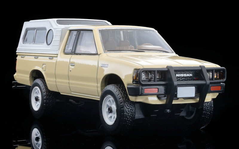 トミカリミテッド ヴィンテージ」と海洋堂監修の動物フィギュアが