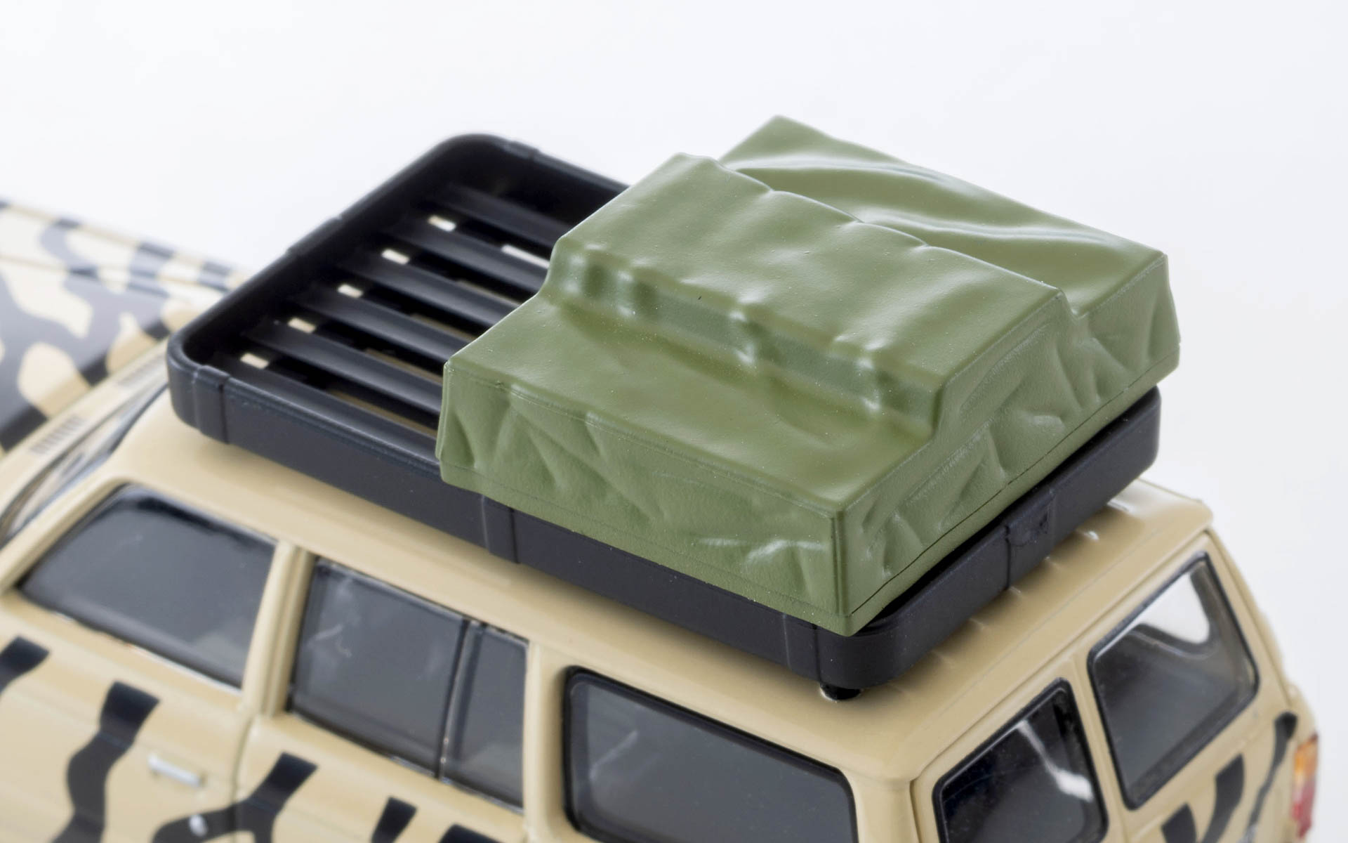 それぞれの車両に対応した小物が付属