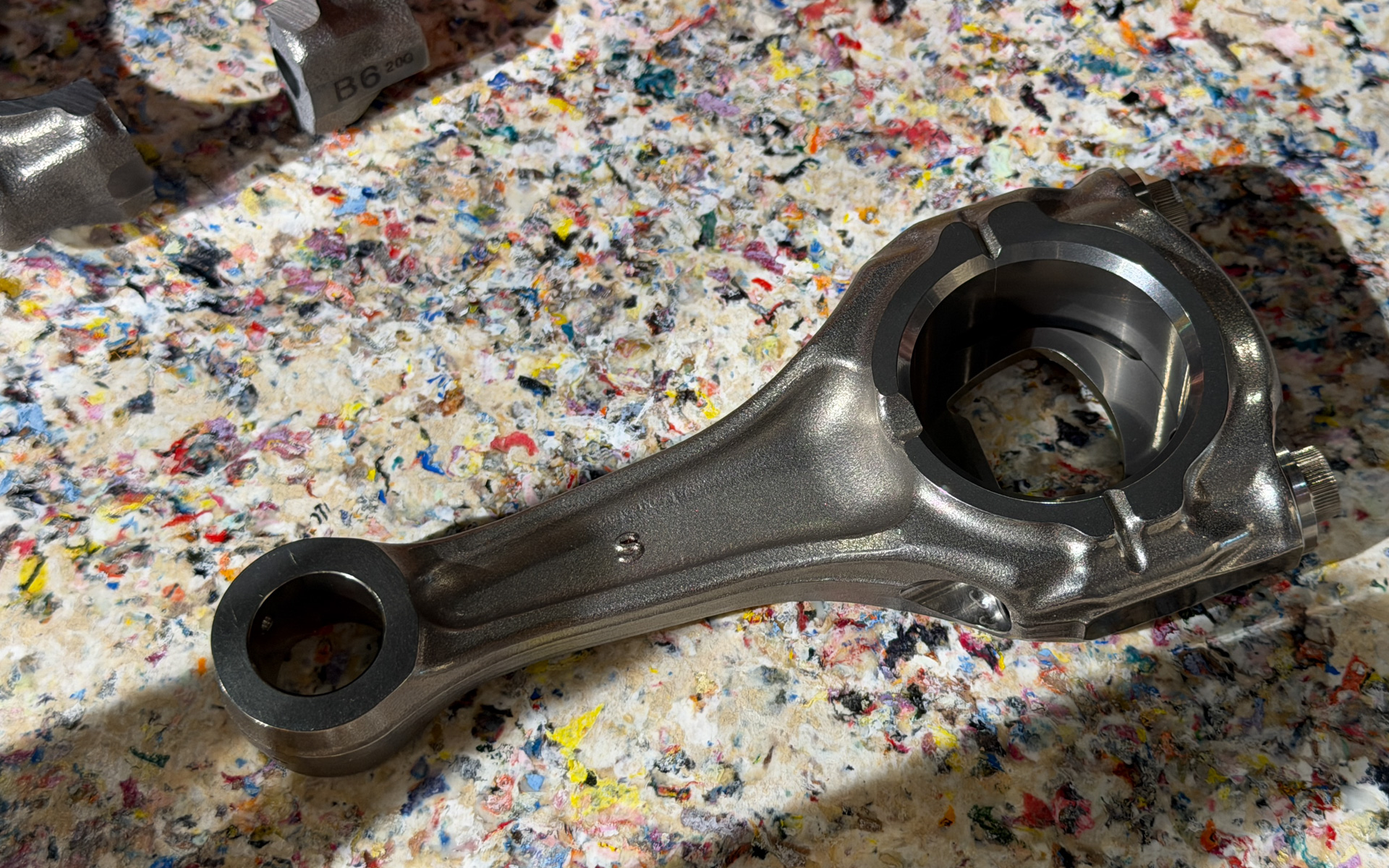 発表会場ではコンロッドを用いた栓抜きも用意された