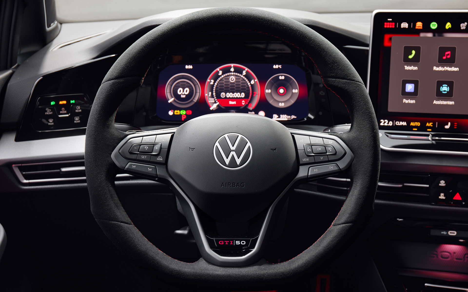 ゴルフGTI エディション50のインテリアはレーシーなしつらえ