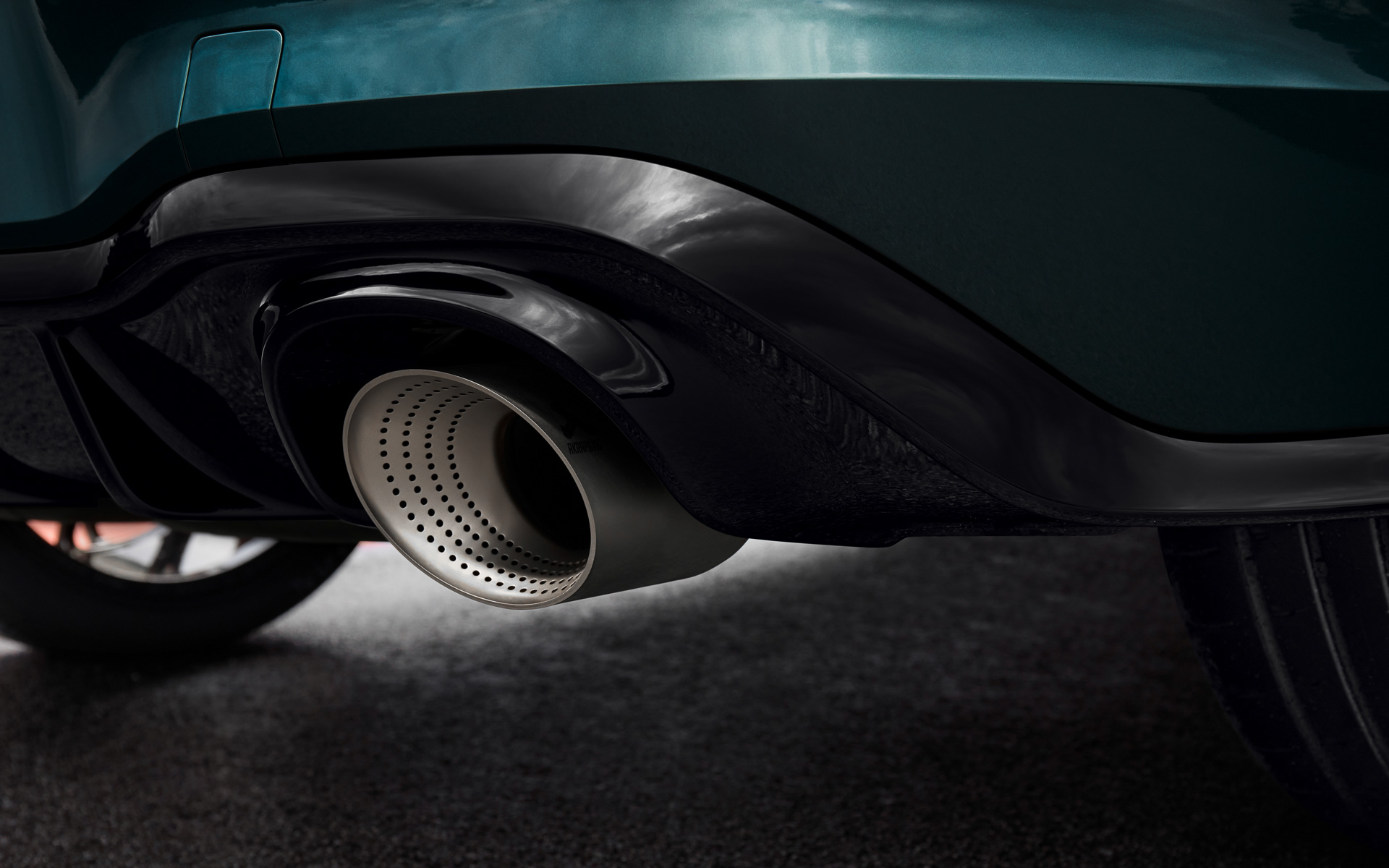 アクラポビッチ製のチタンマフラー