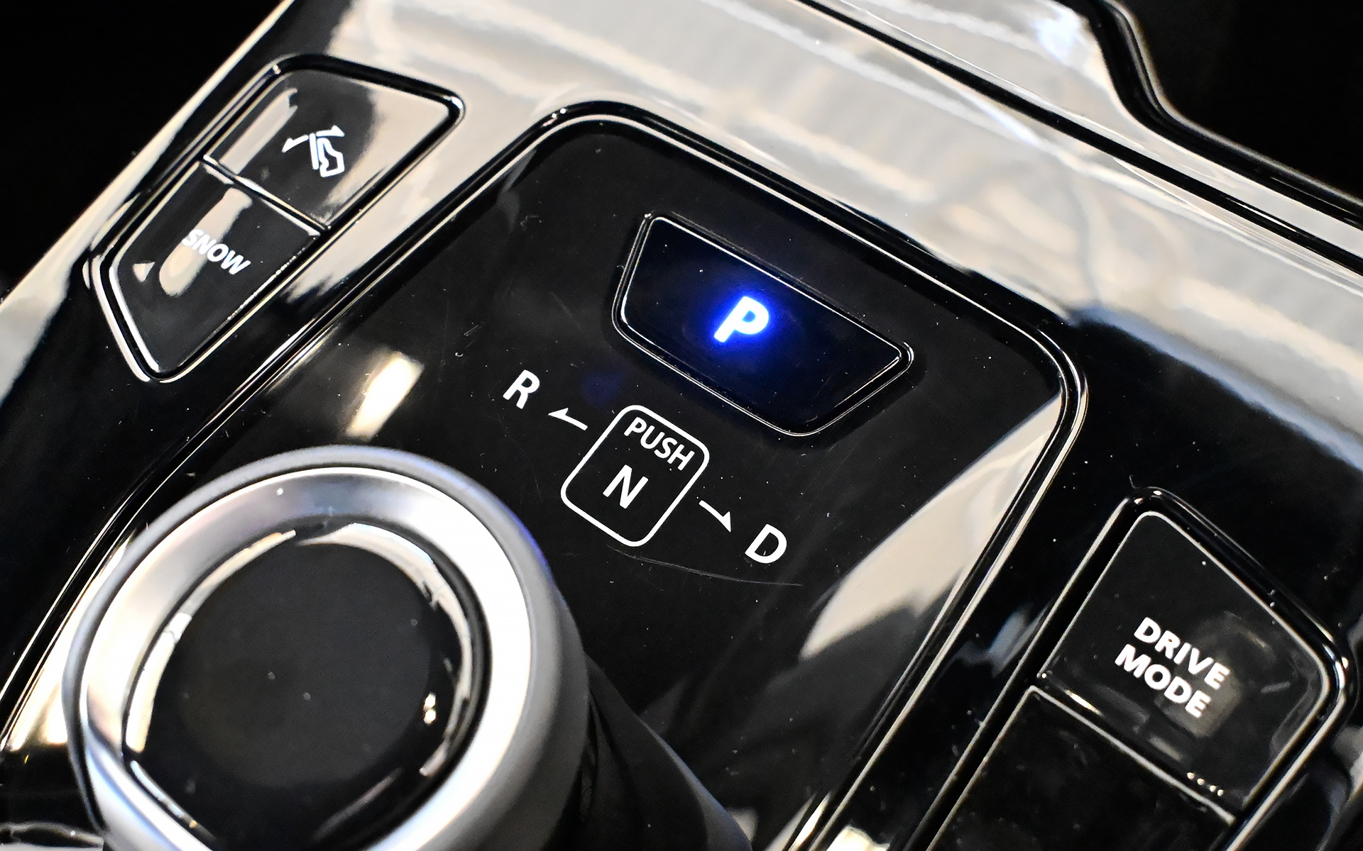 シフトはダイヤル式