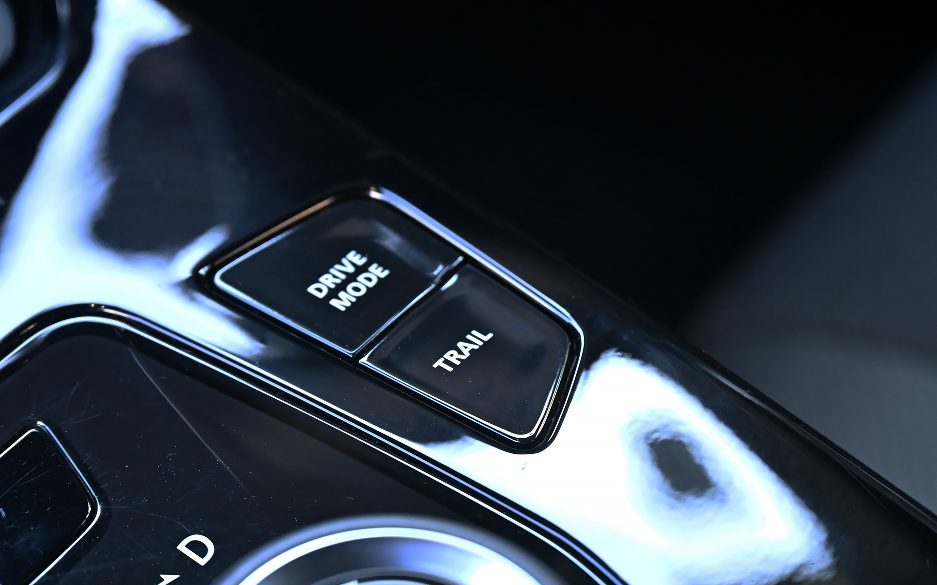 4WDモデルはTRAILモードを搭載