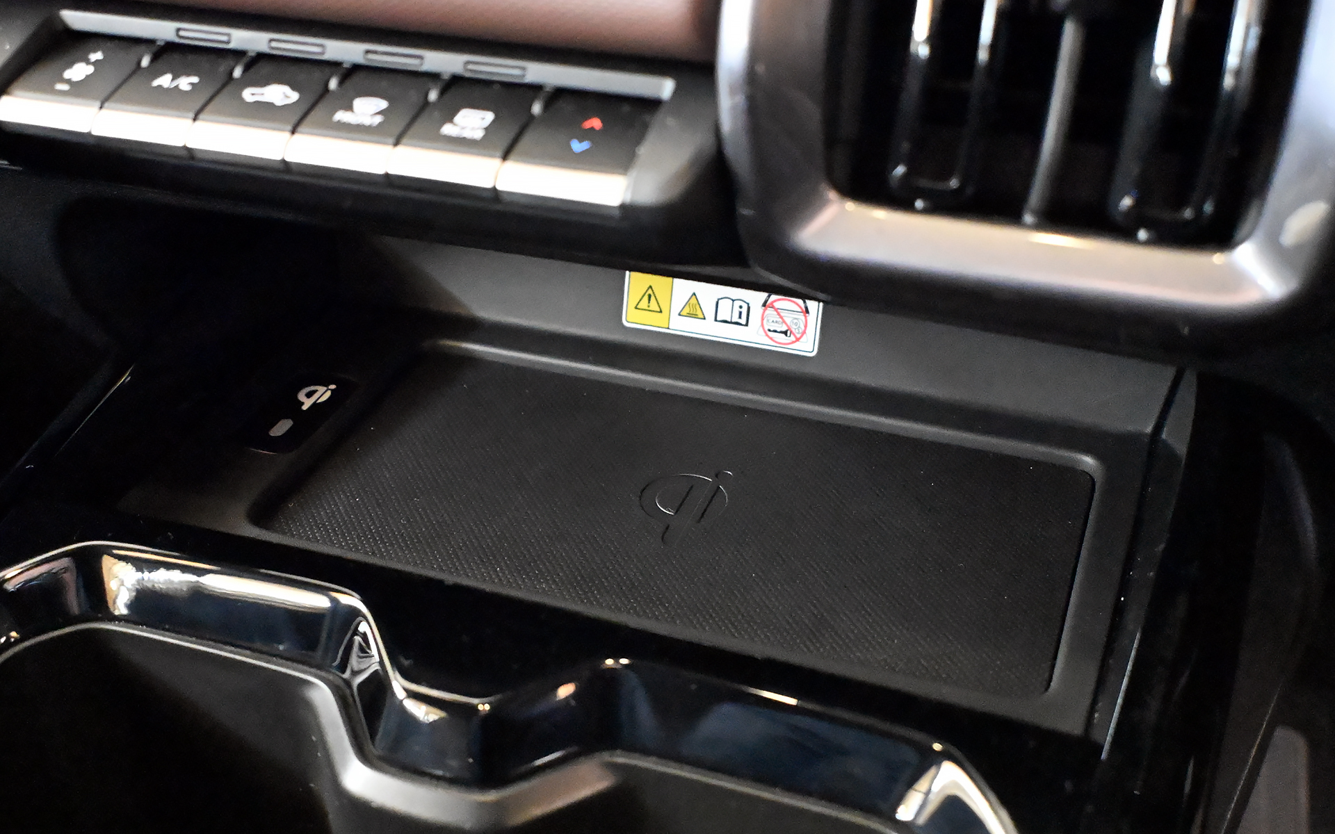 スマートフォンのワイヤレス充電に対応