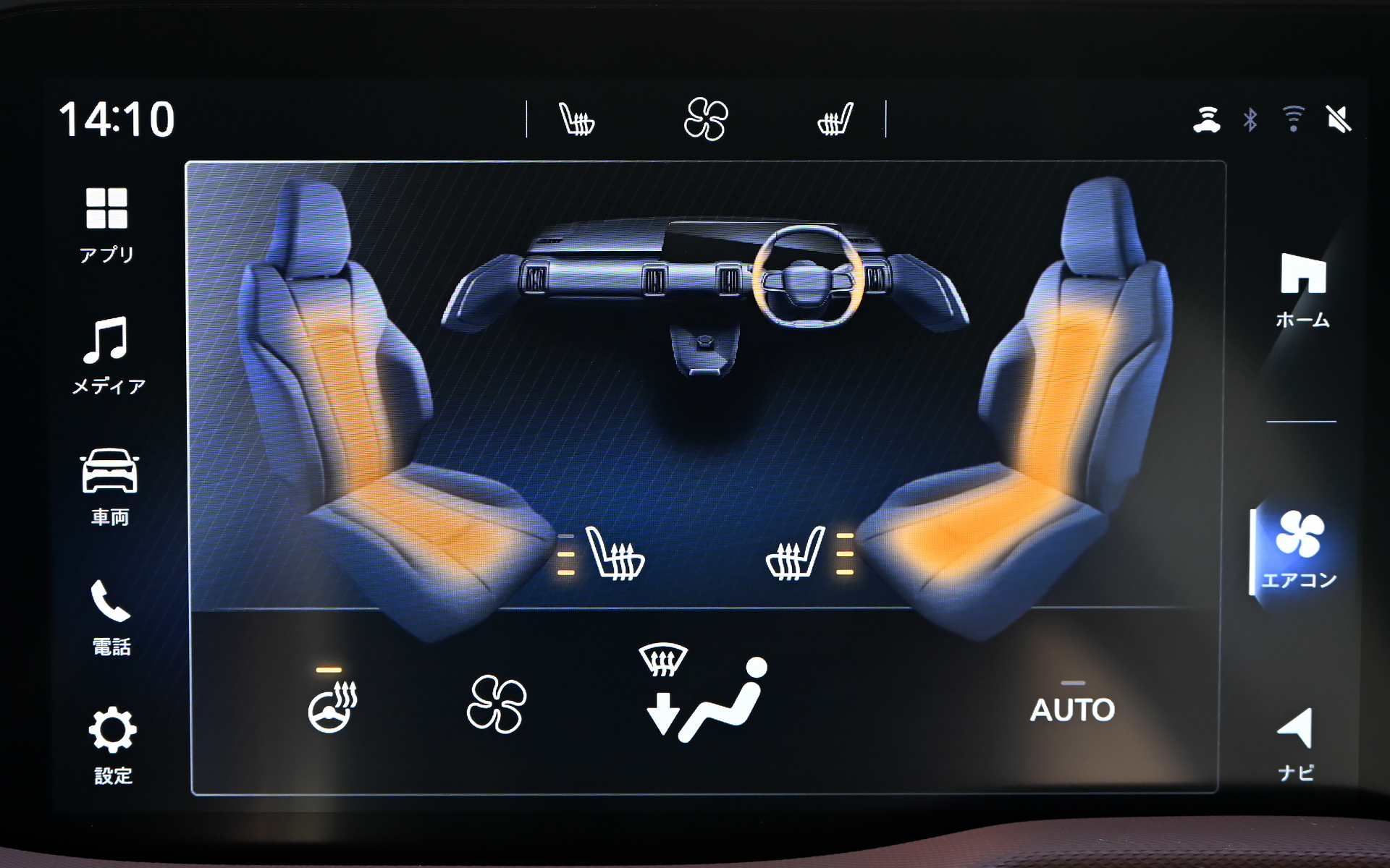 シートヒーター、ステアリングヒーターも搭載