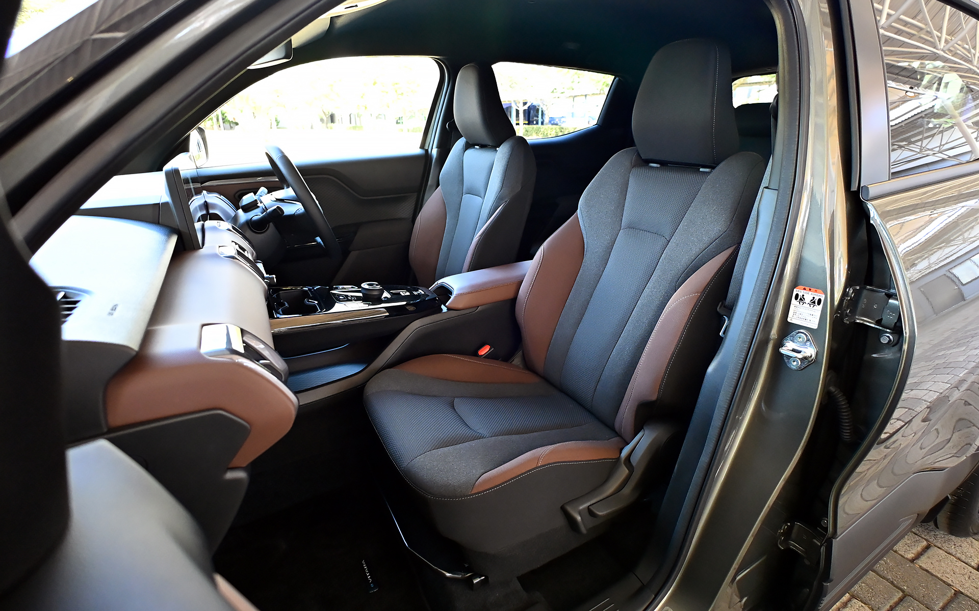 2WDモデルのXグレードではシート表皮がファブリックとなる