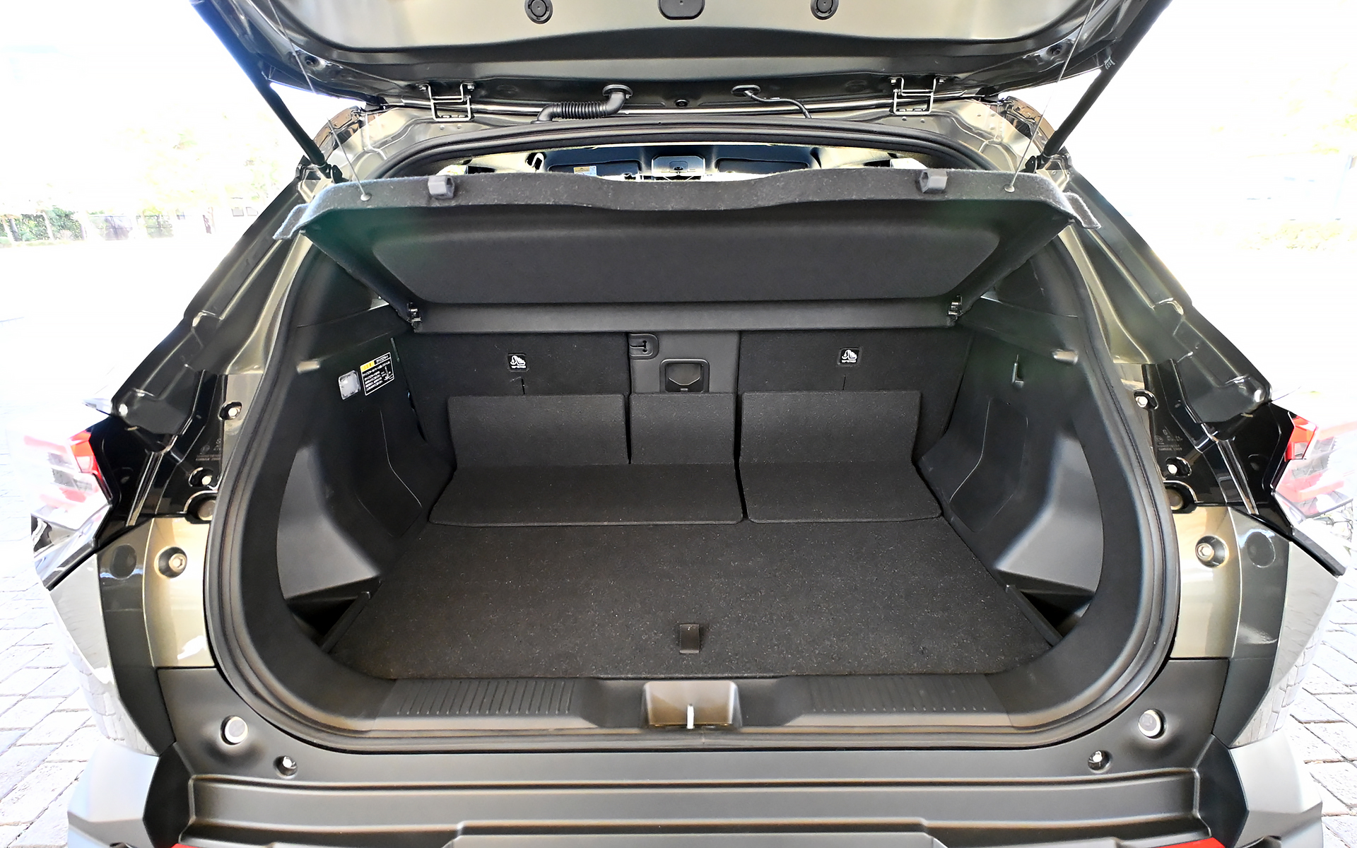 荷室容量は5名乗車時で238～306L（VDA方式）を確保