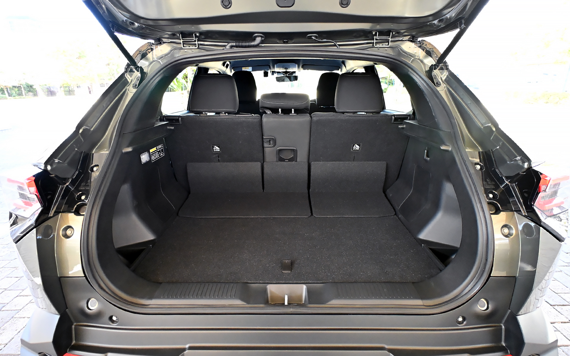 リアシートバックは4：2：4分割可倒式シートを採用。荷物に応じてアレンジできる