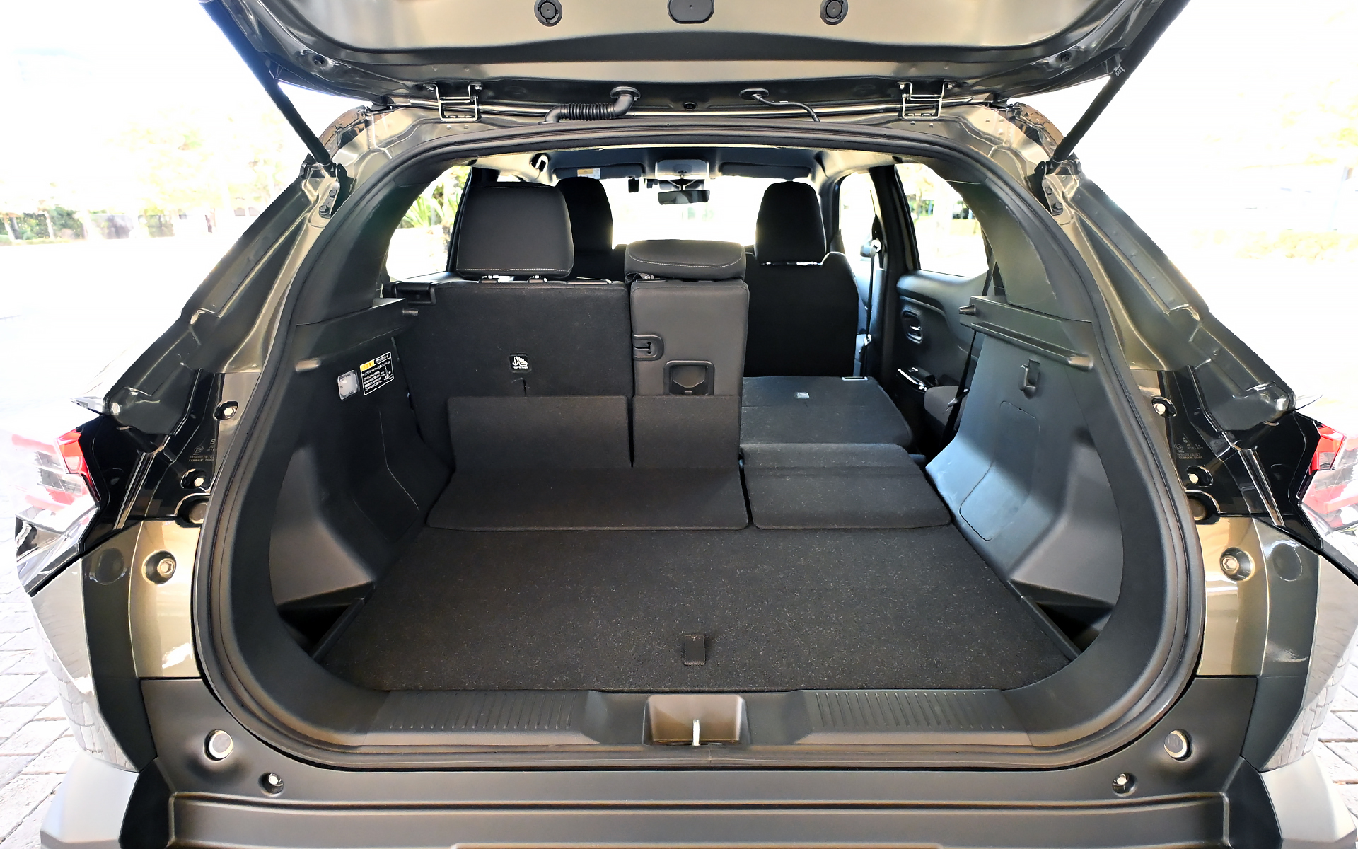 リアシートバックは4：2：4分割可倒式シートを採用。荷物に応じてアレンジできる