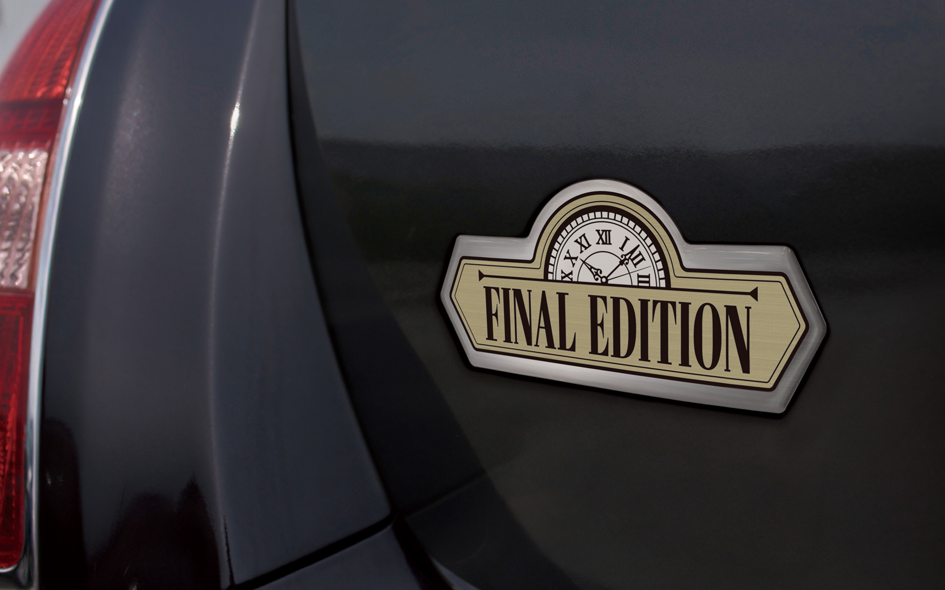 ファイナルエディション専用リアエンブレムが貼られる